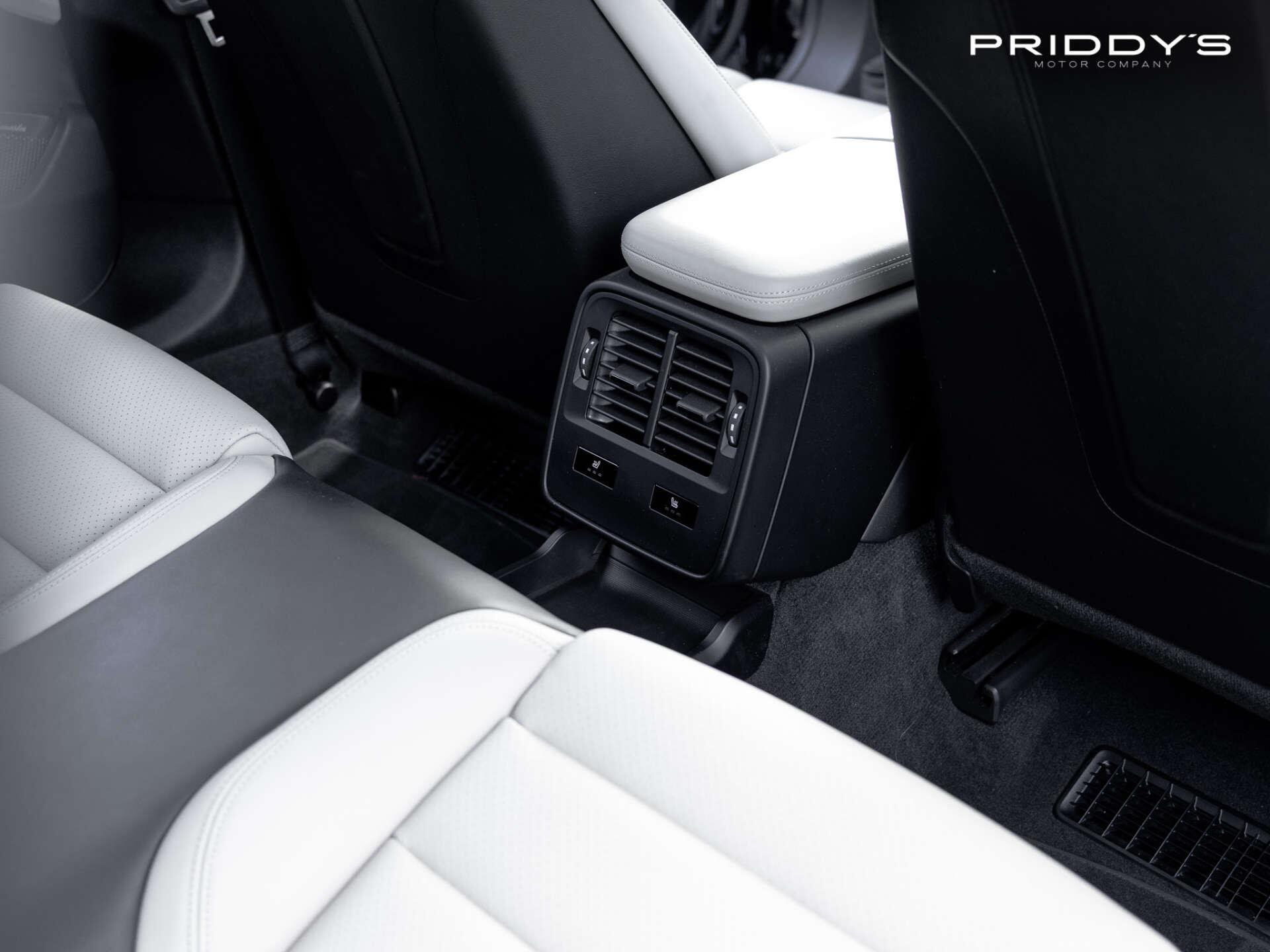 Porsche Taycan view 39