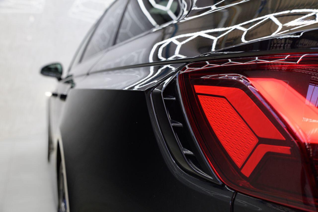 Audi RS4 view 10