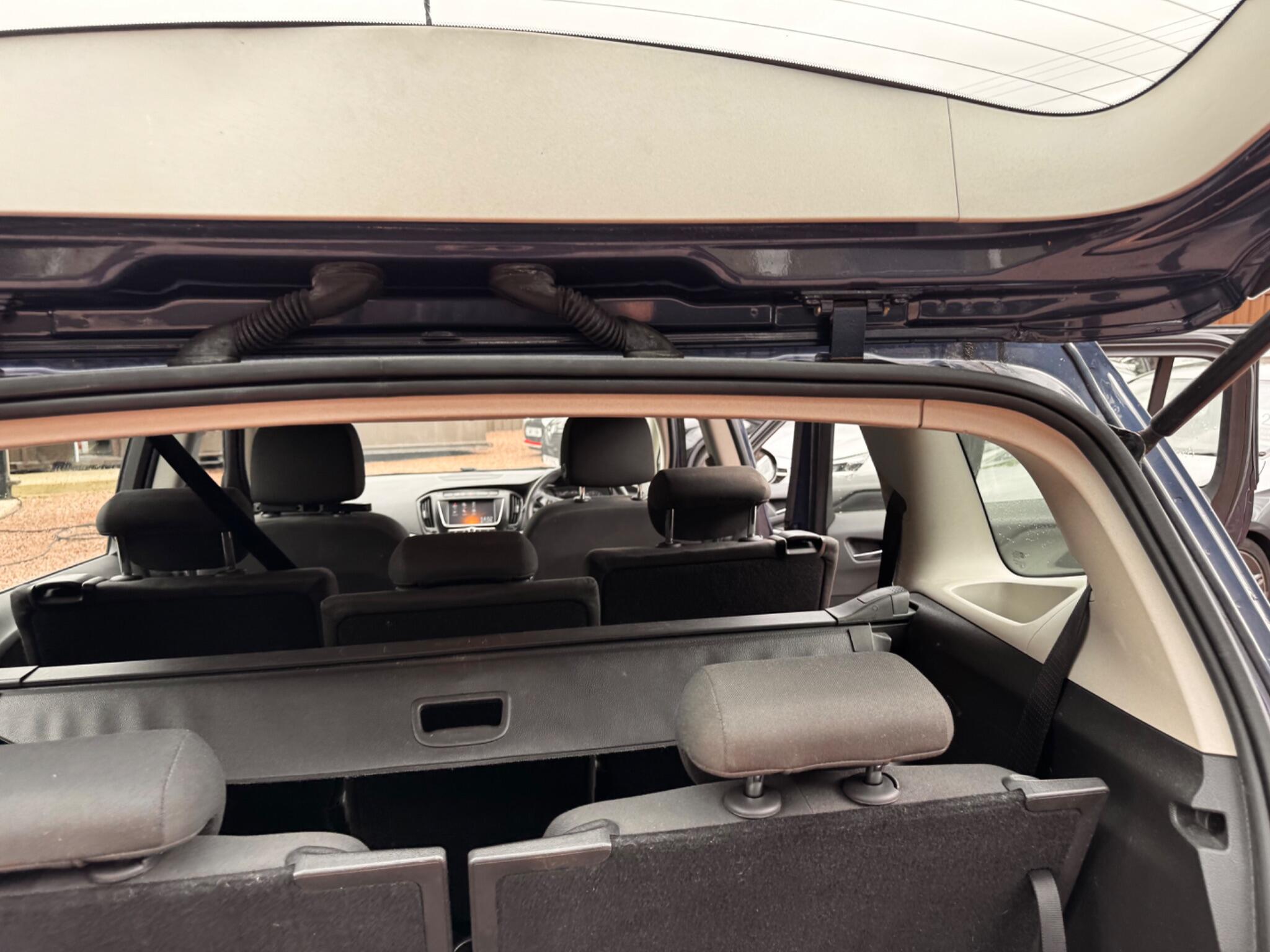 Vauxhall Zafira Tourer view 40