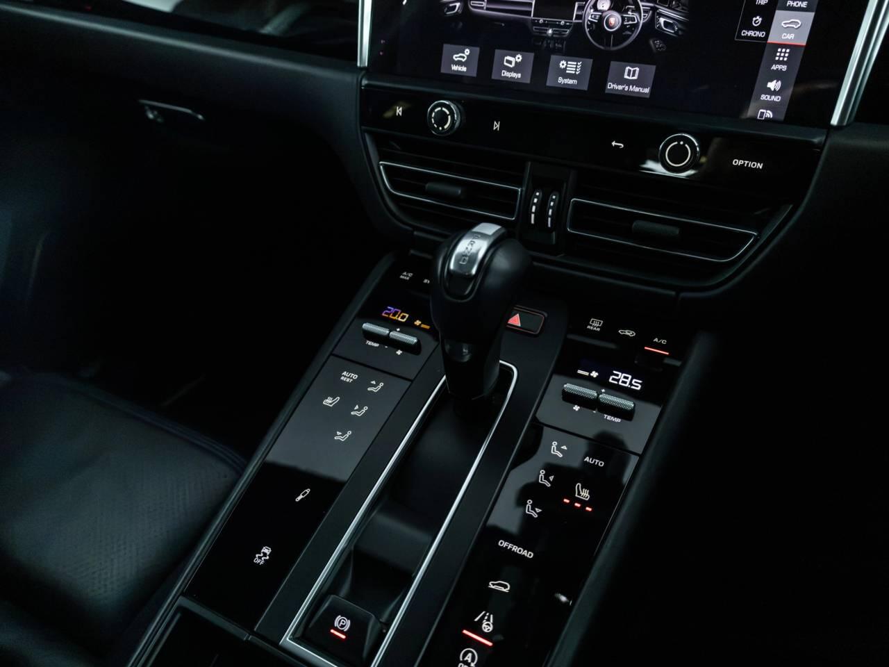 Porsche Macan view 19