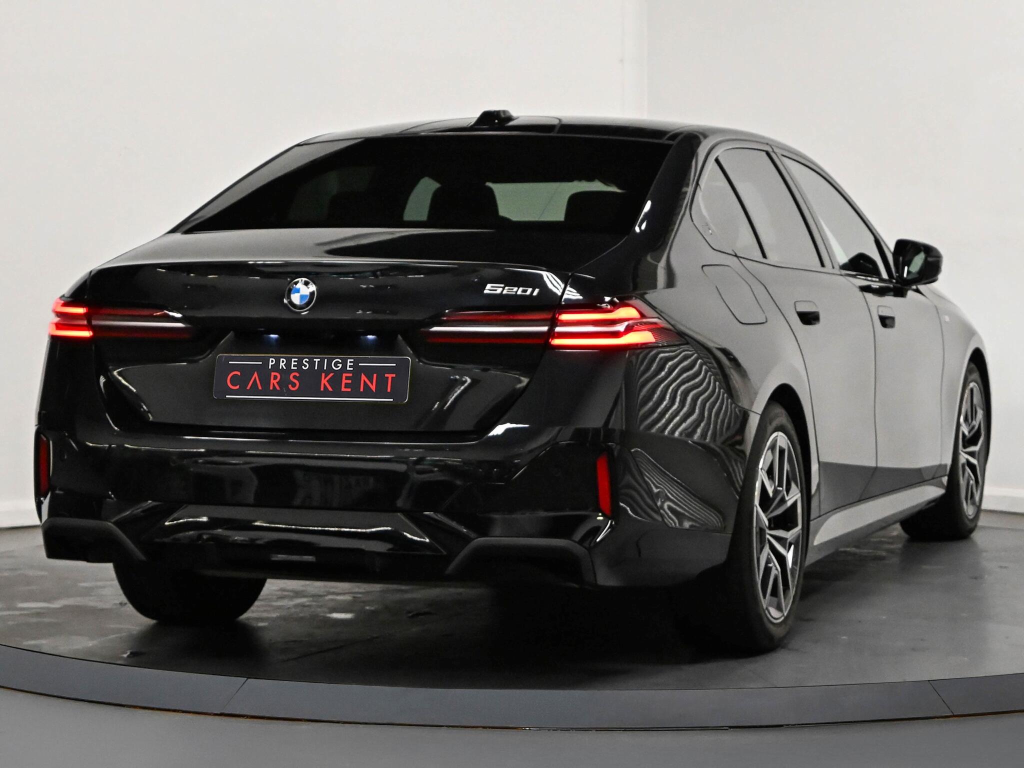 BMW 5 Series view 27