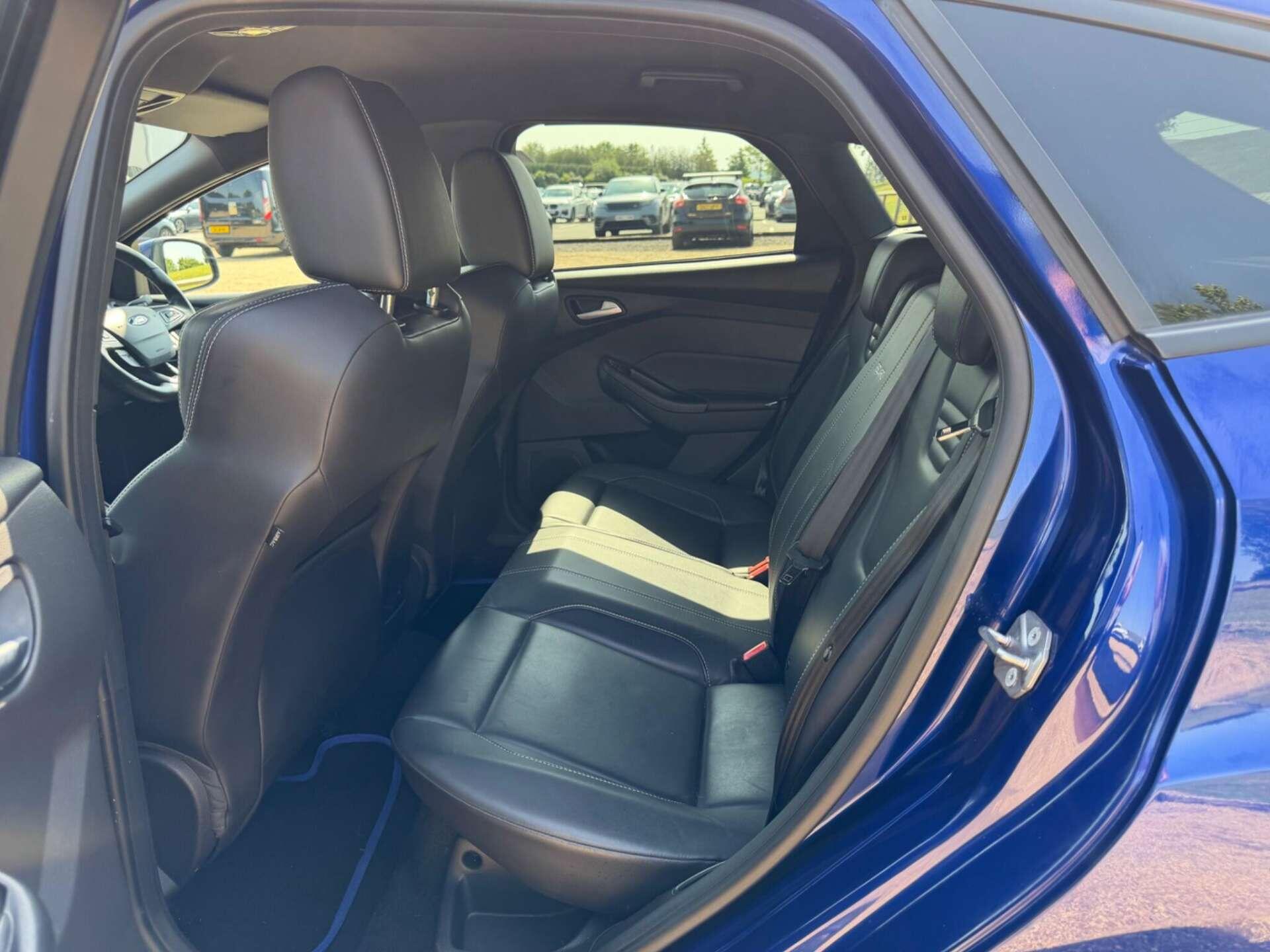 Ford Focus view 11