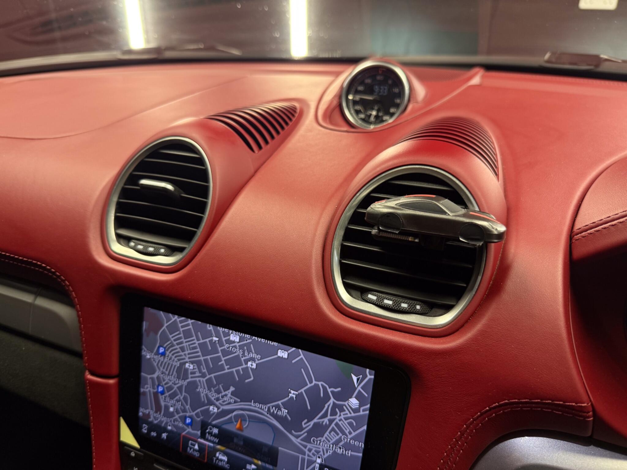 Porsche 718 Spyder view 27