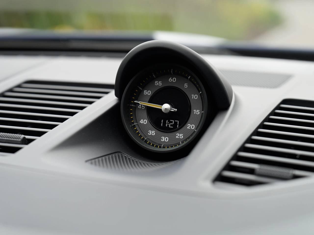 Porsche 911 view 10