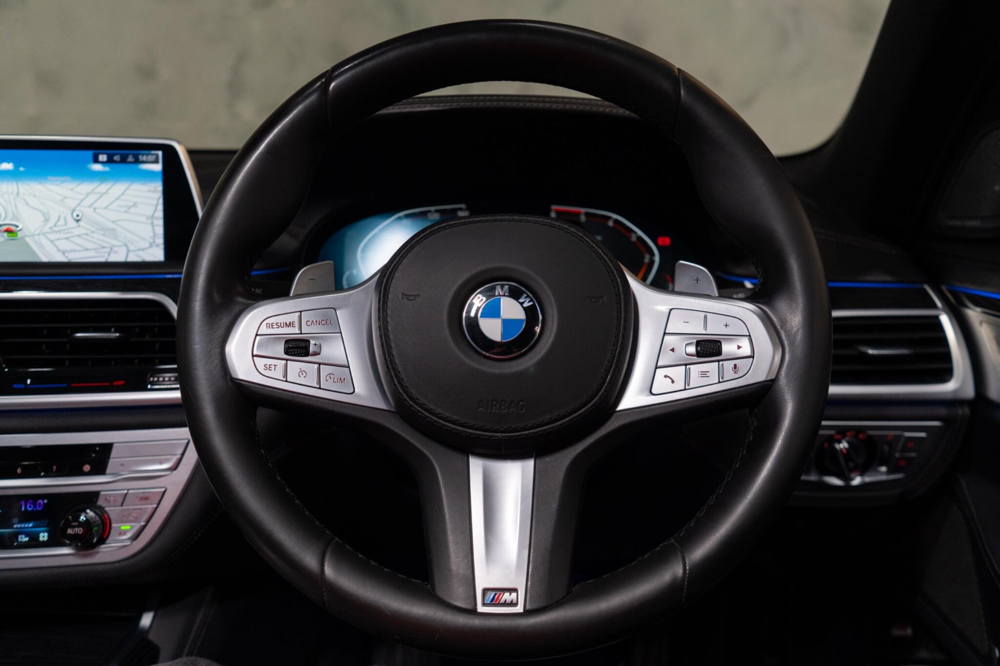 BMW 7 Series view 29