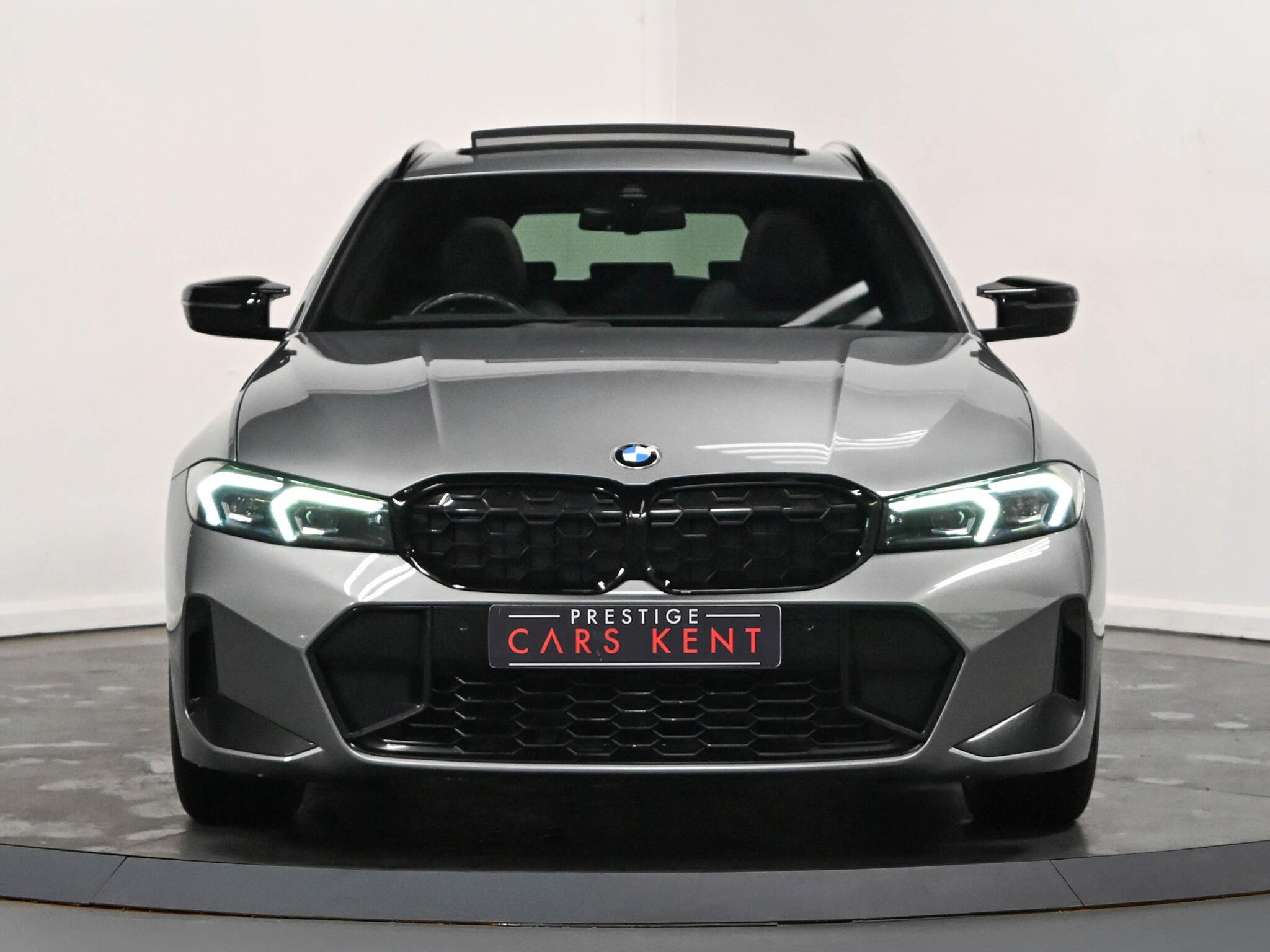 BMW 3 Series view 26