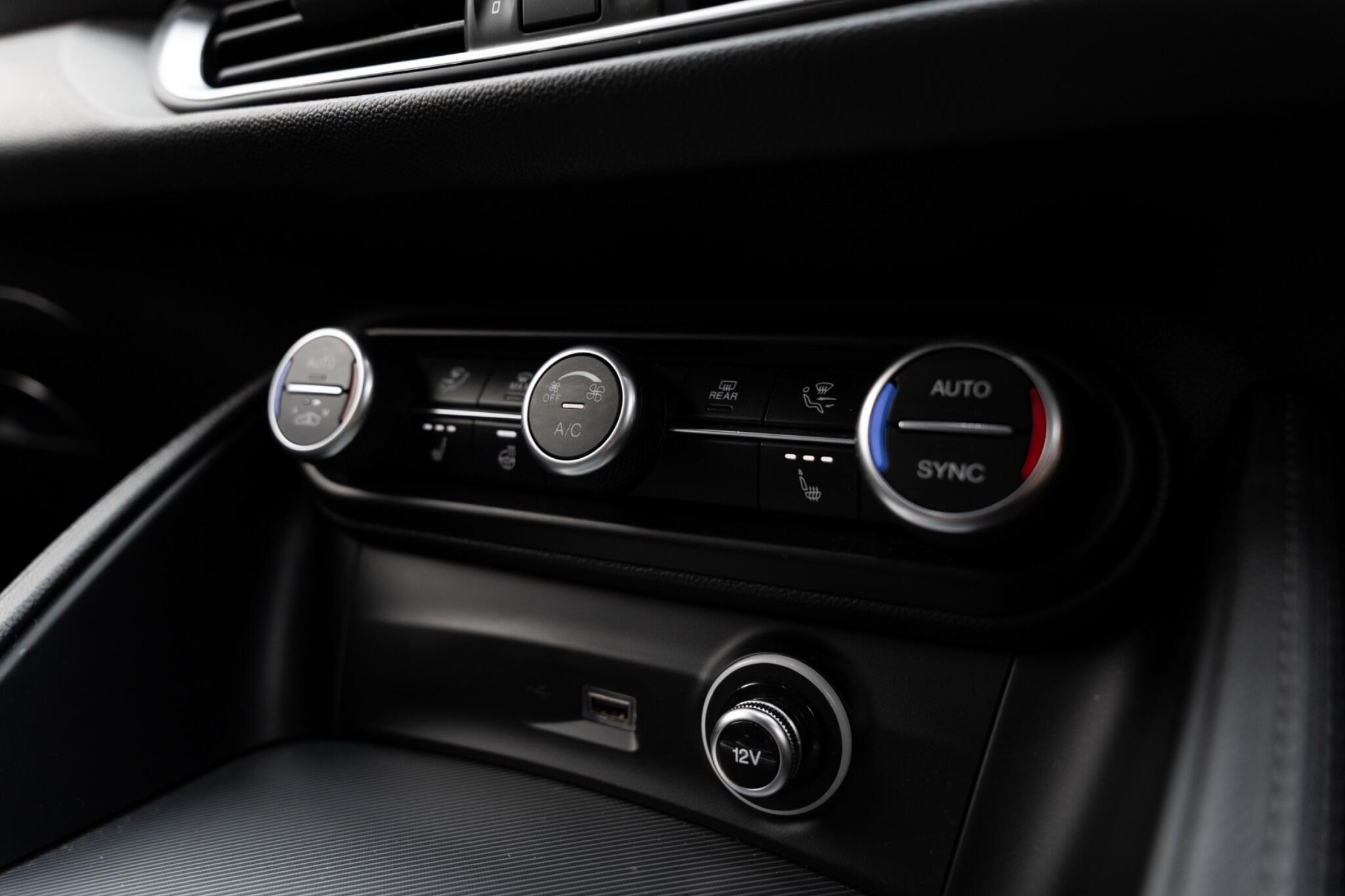 Alfa Romeo Stelvio view 26
