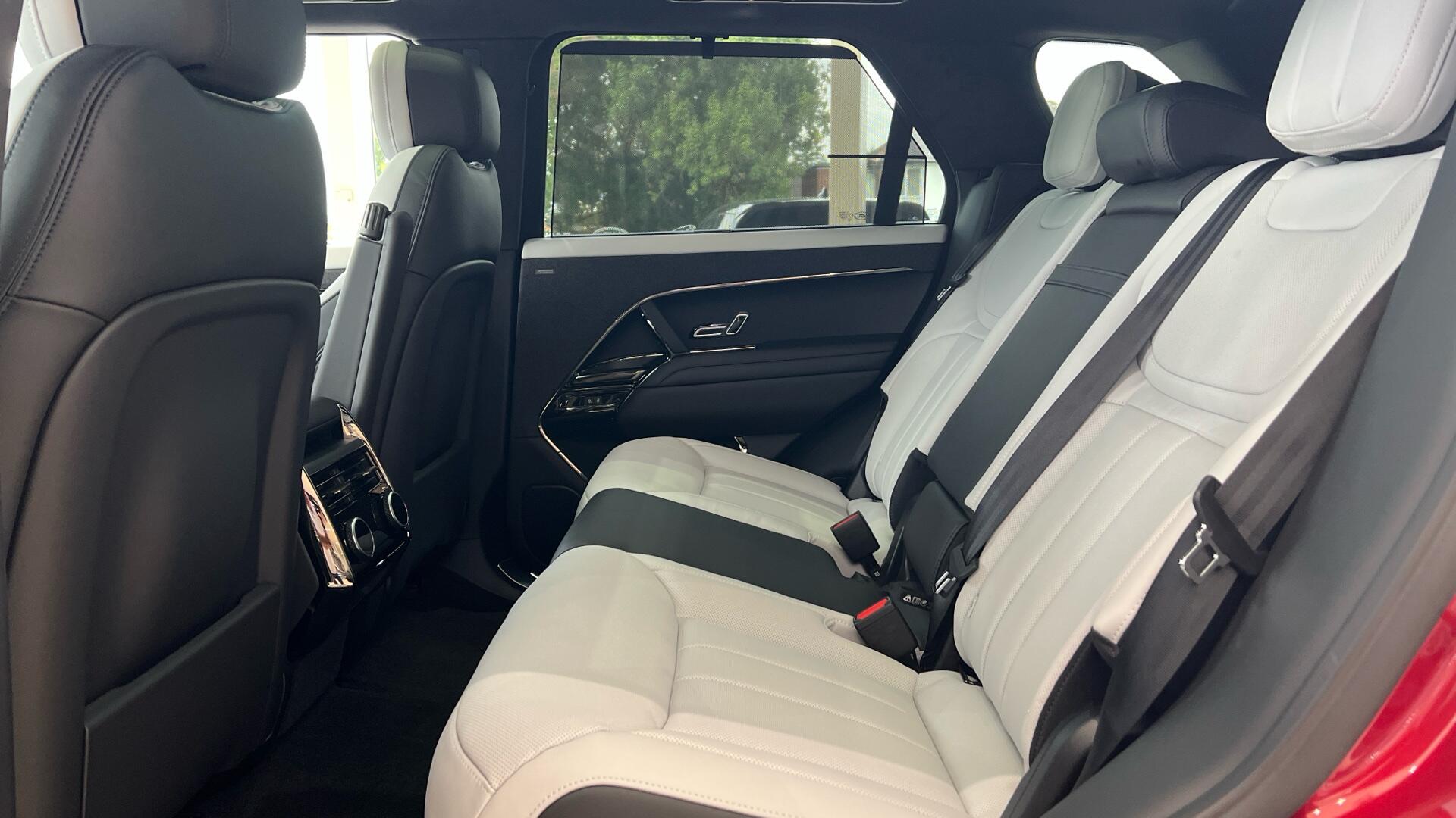 Land Rover Range Rover Sport view 14