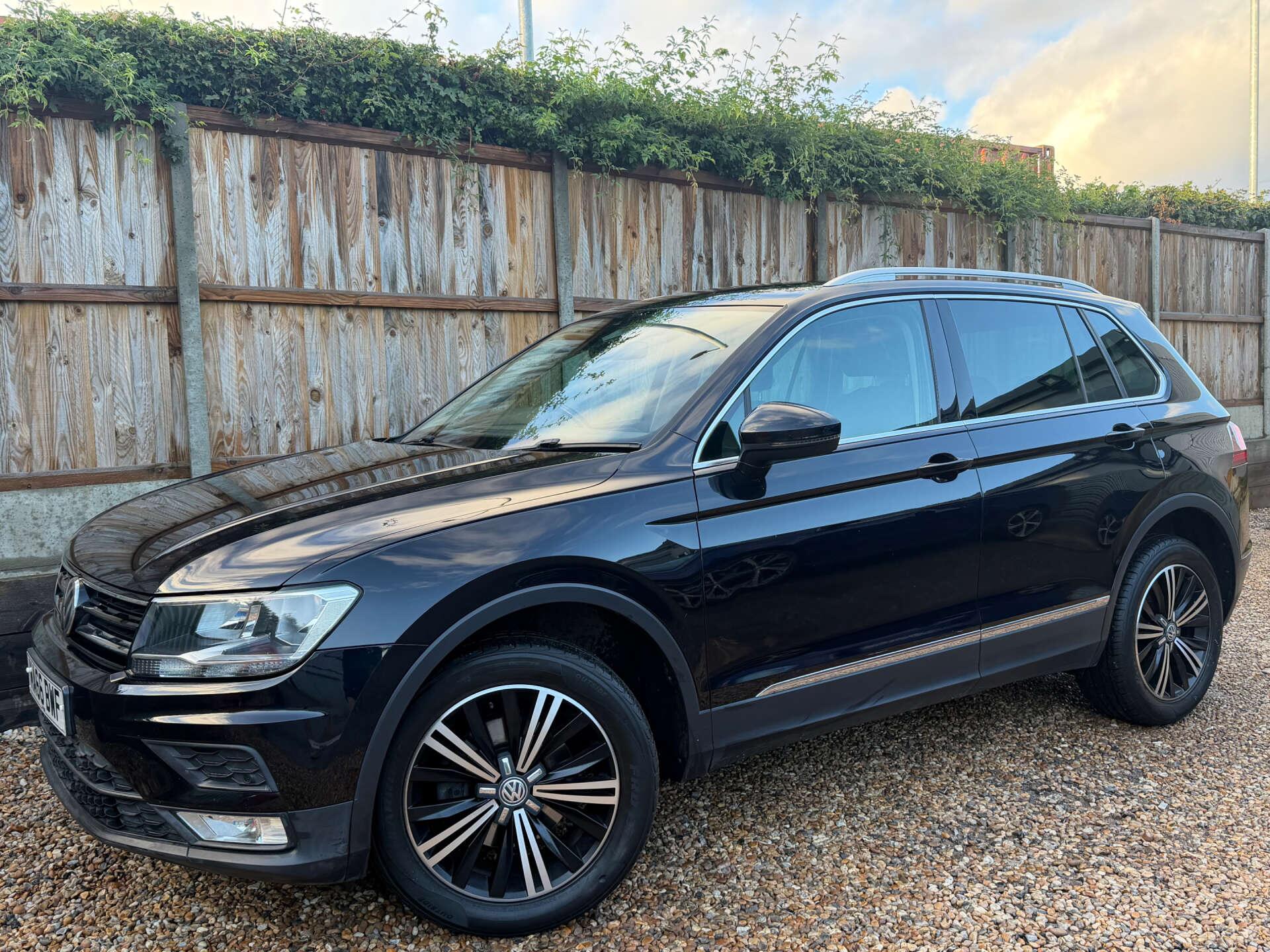 Volkswagen Tiguan view 4