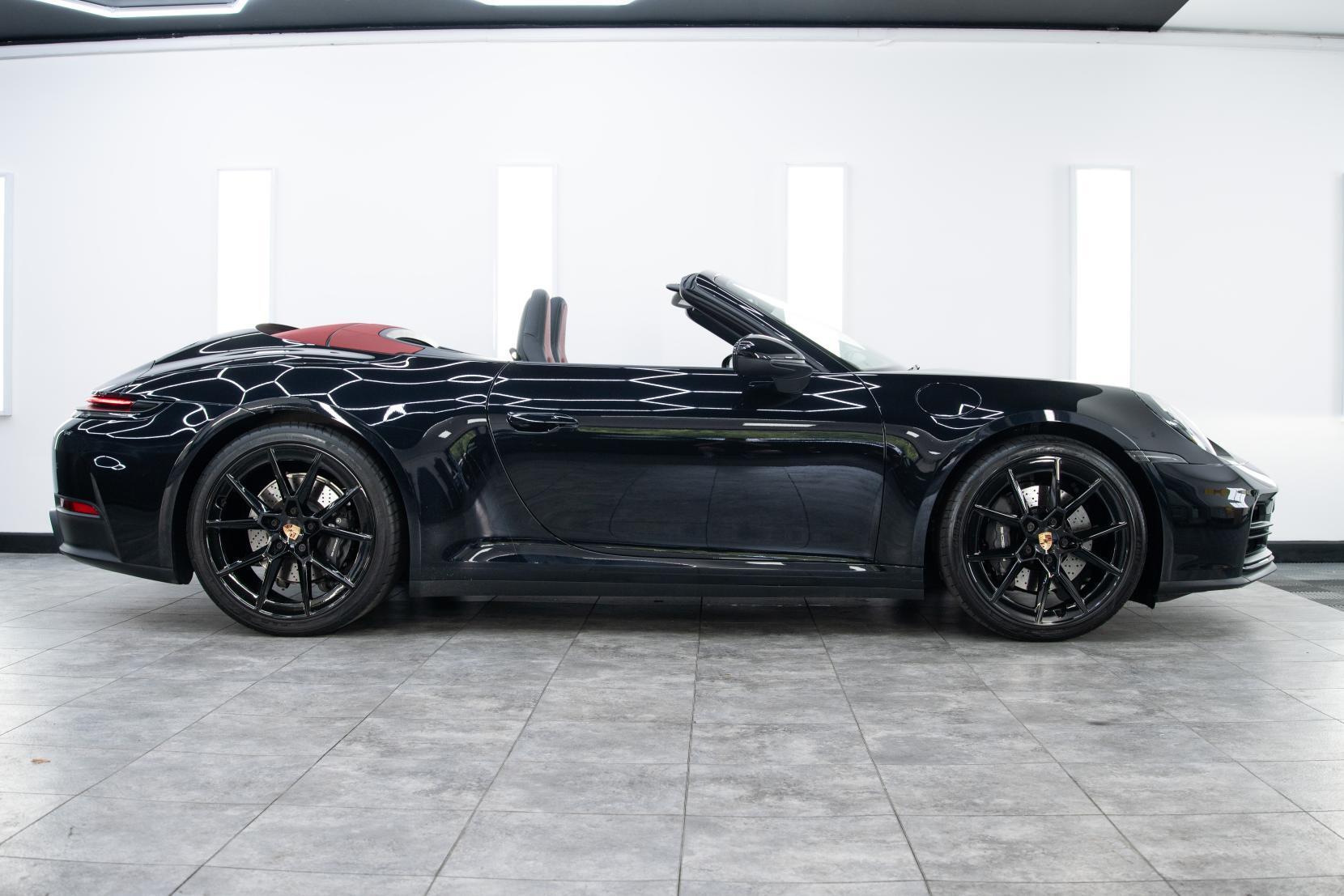 Porsche 911 view 4