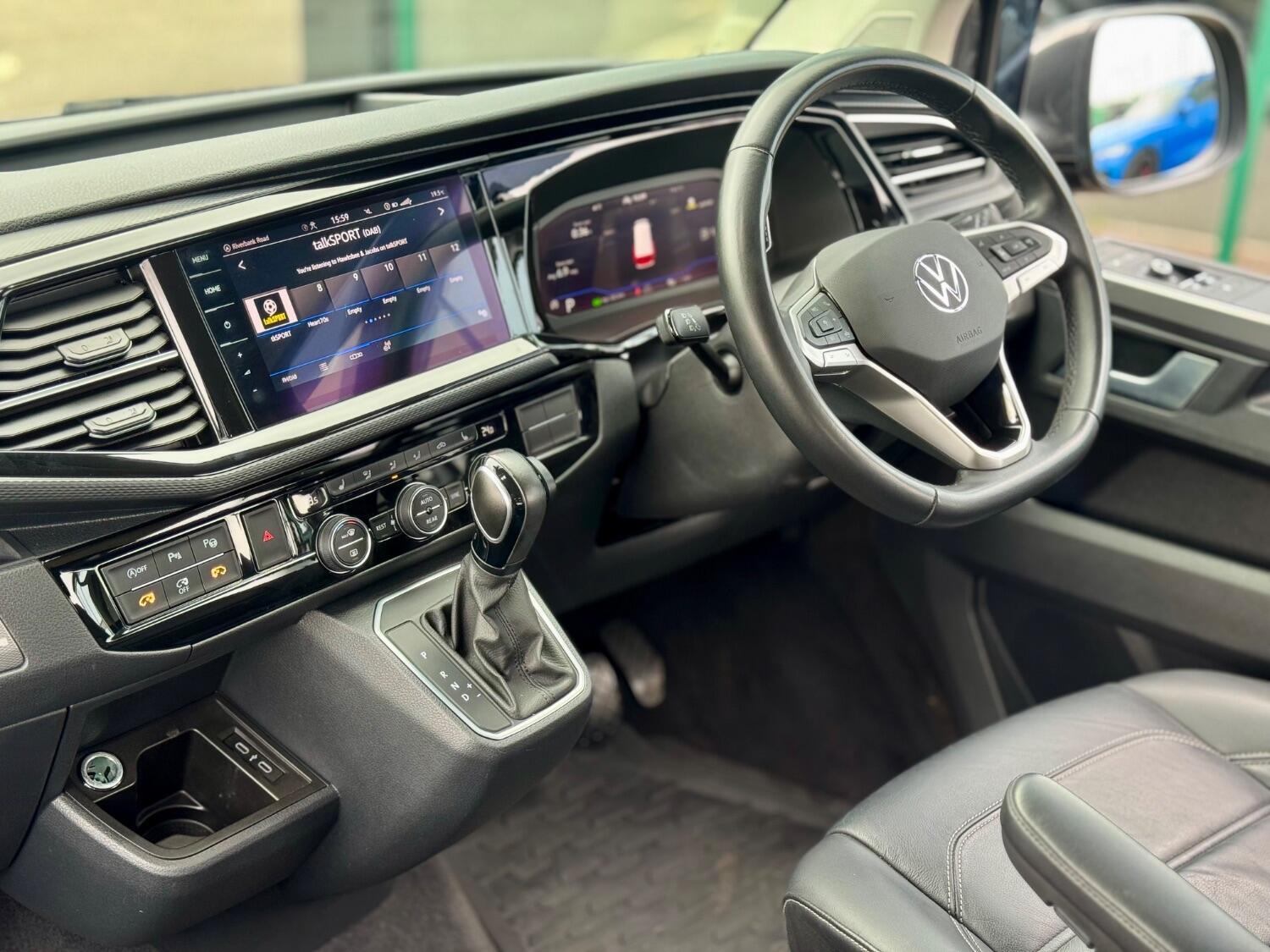 Volkswagen Caravelle view 3