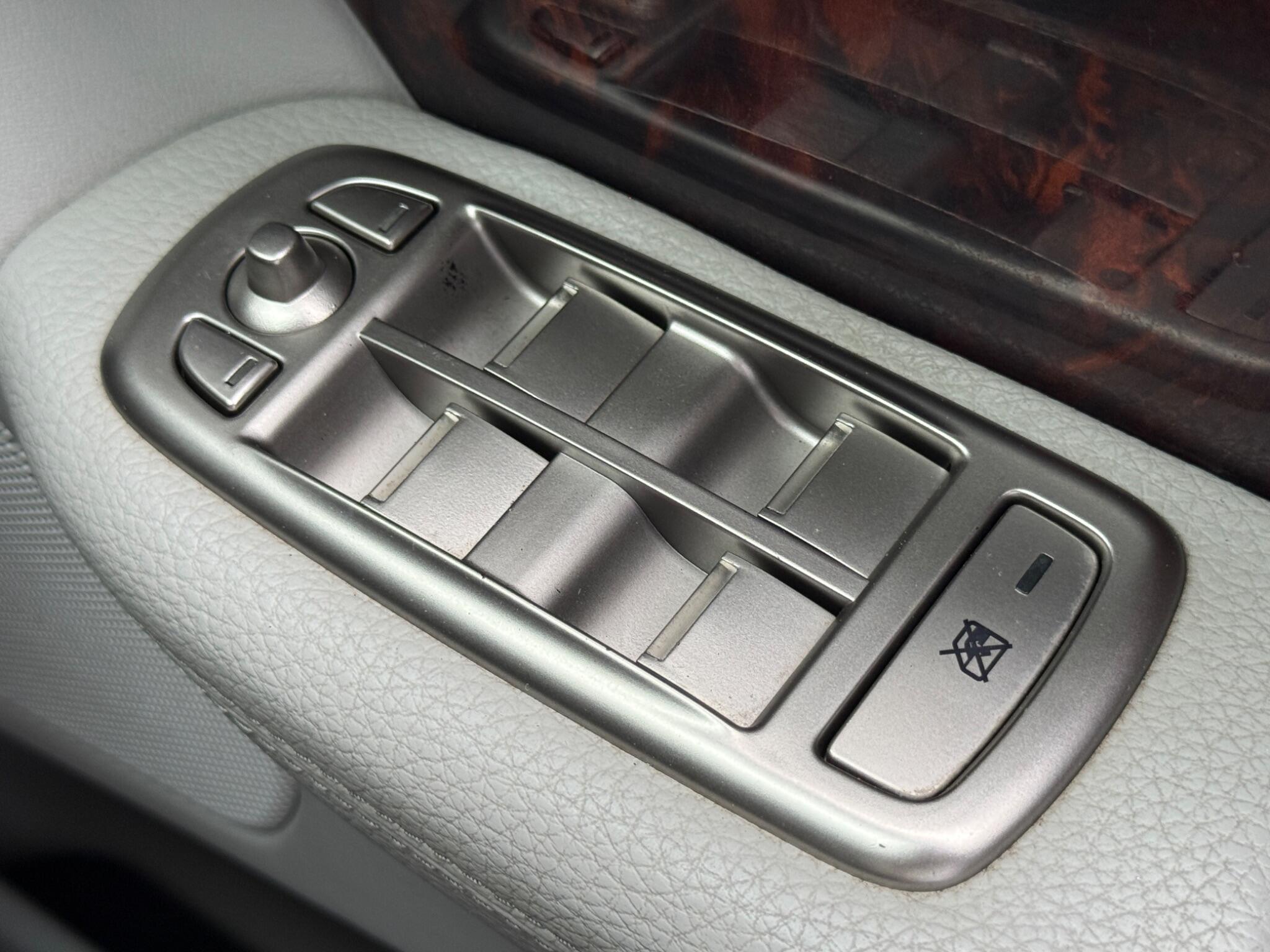 Jaguar XF - Image 63