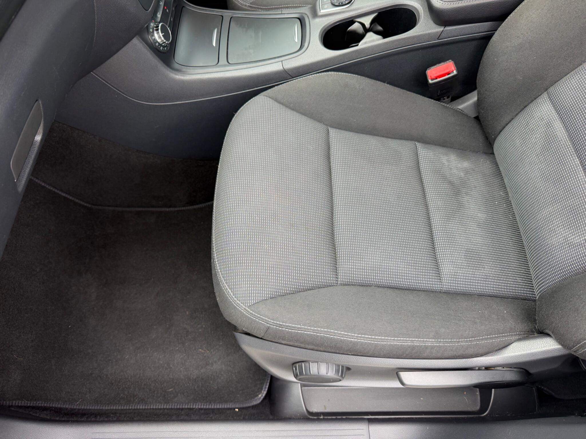 Mercedes-Benz B-Class view 17