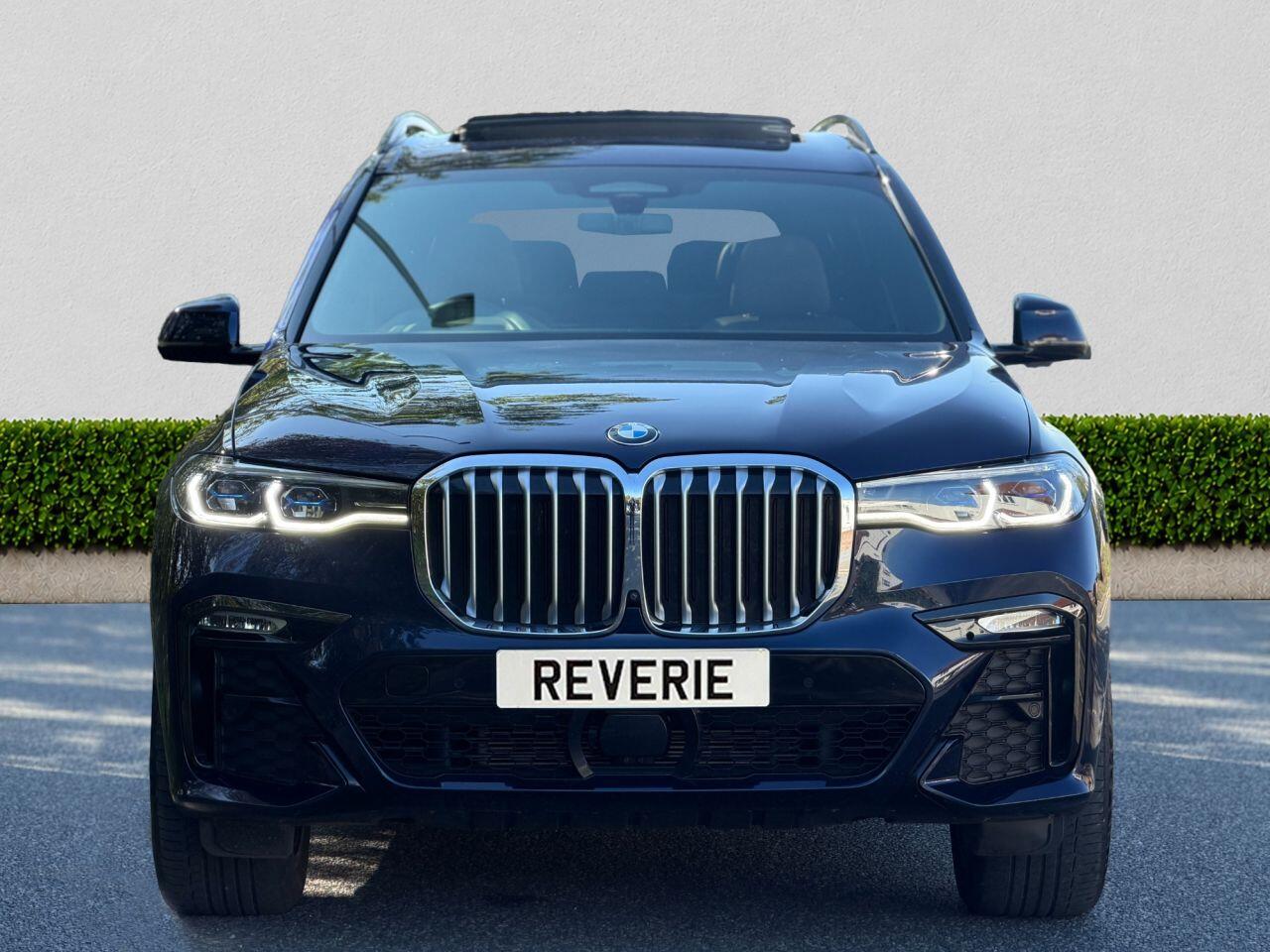 BMW X7 view 2