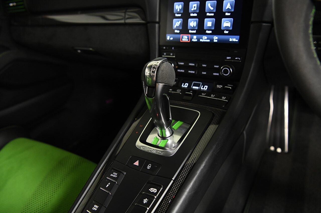 Porsche 911 view 19