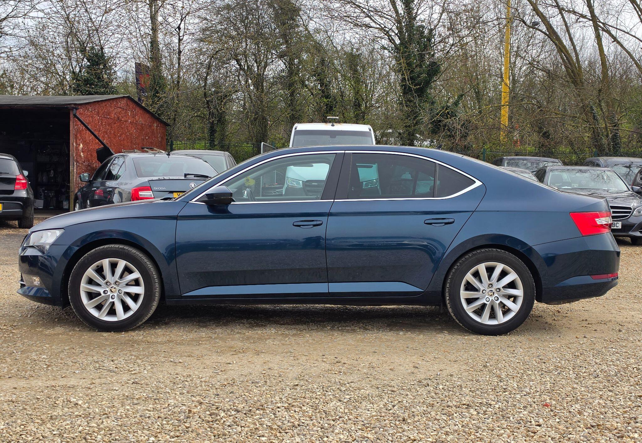 Skoda Superb view 6