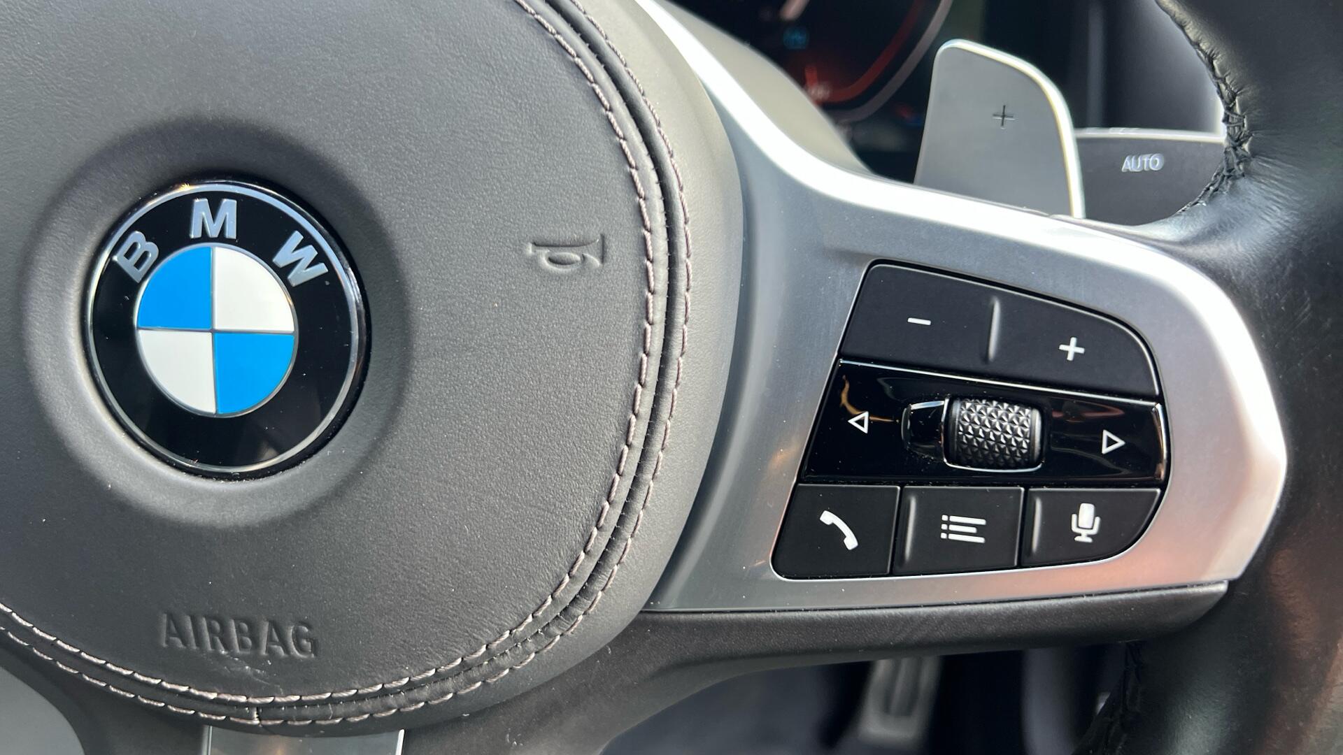 BMW 8 Series view 18