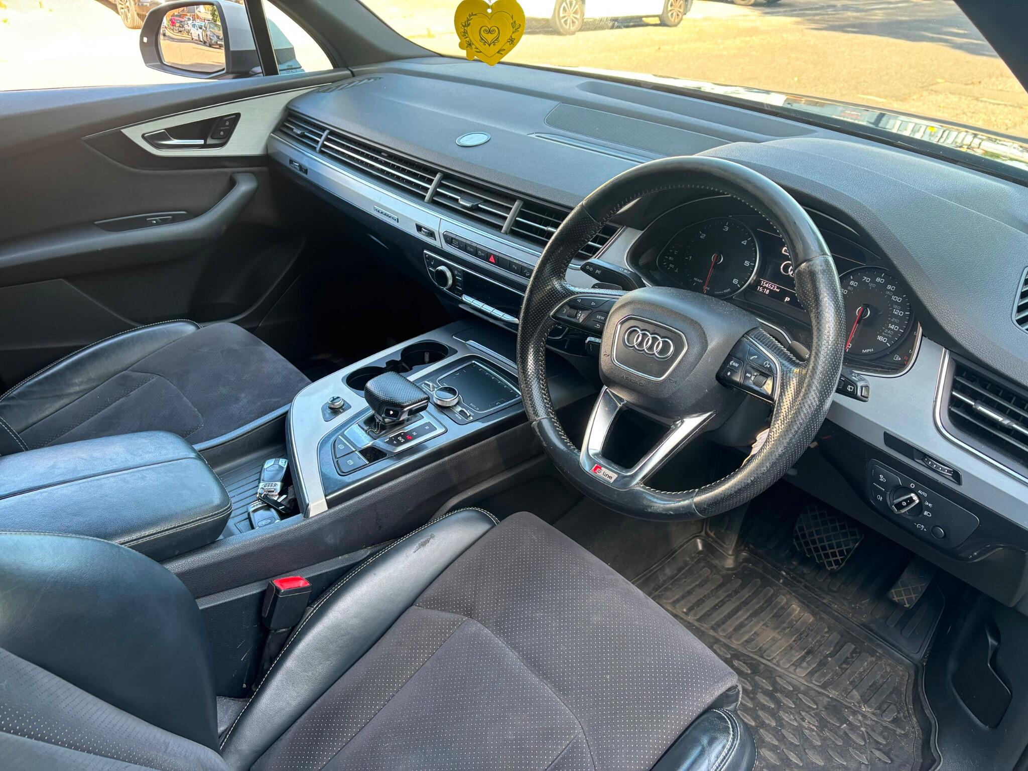 Audi Q7 view 2