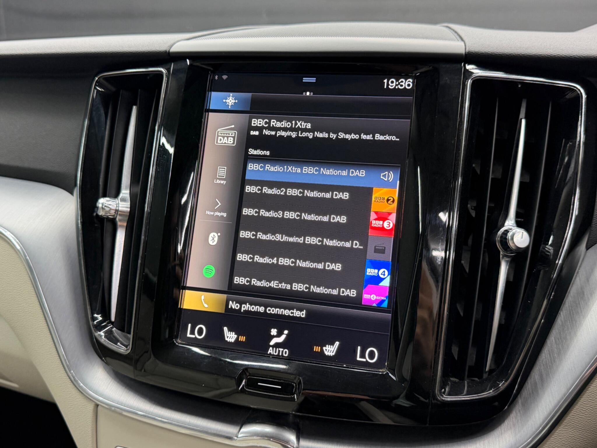 Volvo XC60 view 28