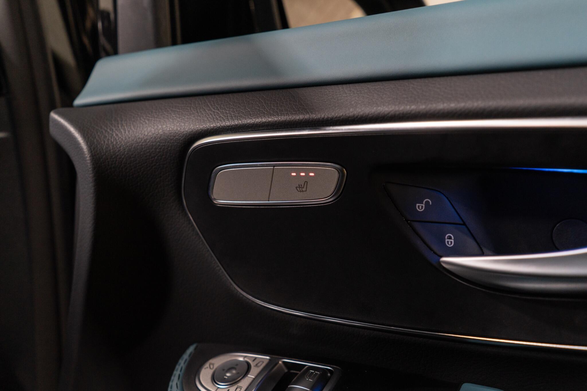 Mercedes-Benz V-Class view 21