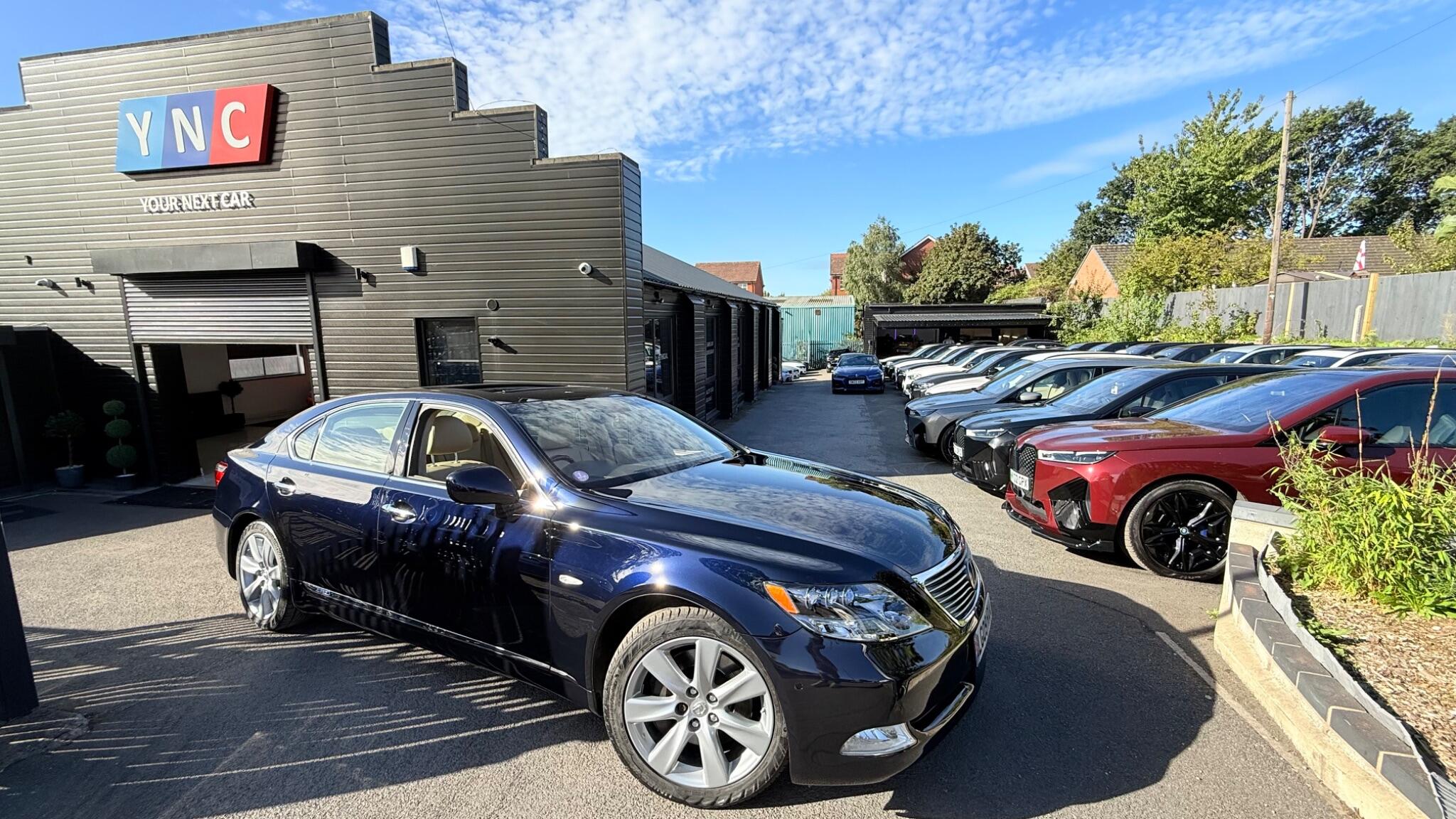 Lexus LS view 3