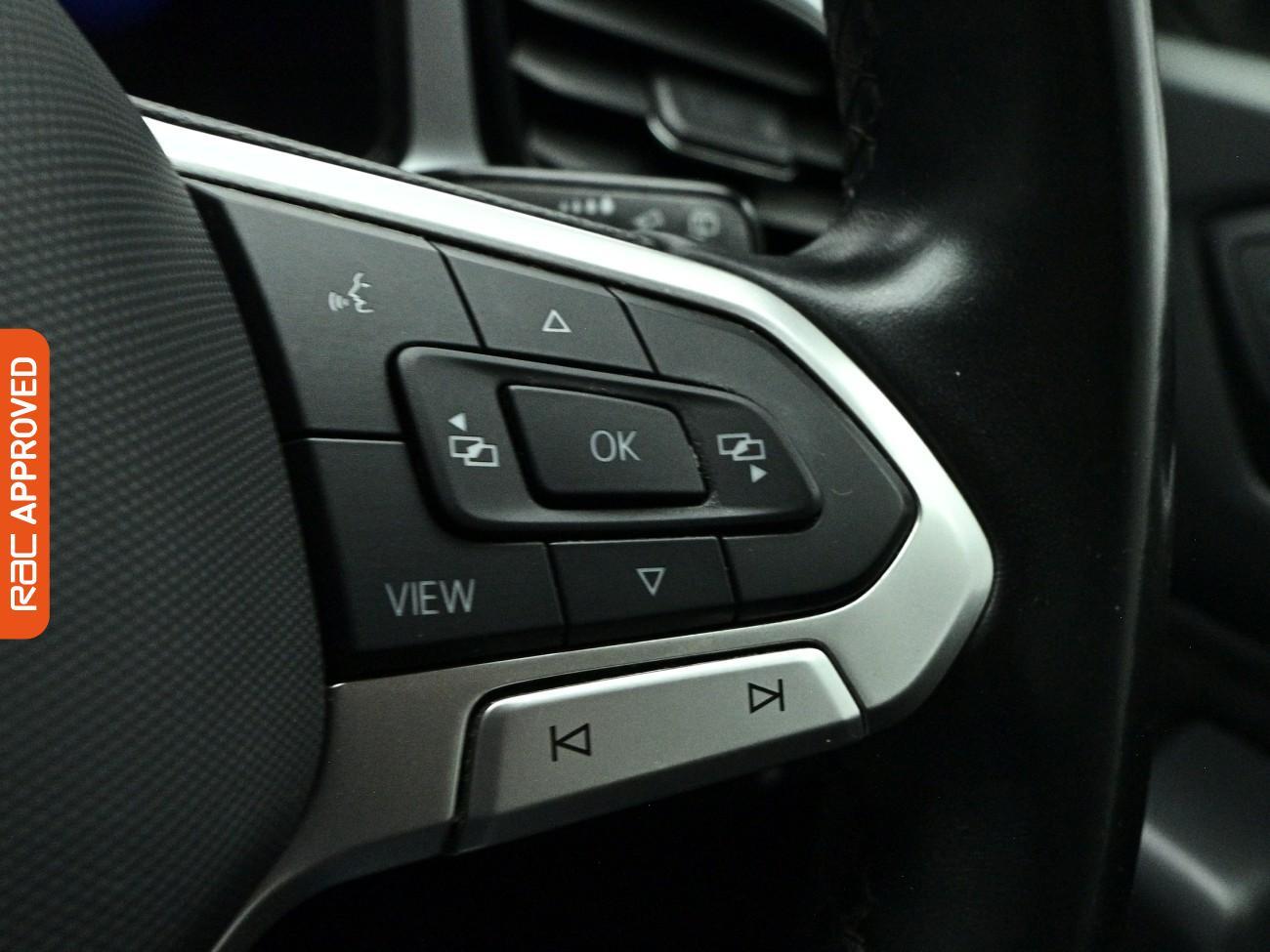 Volkswagen T-Roc view 22