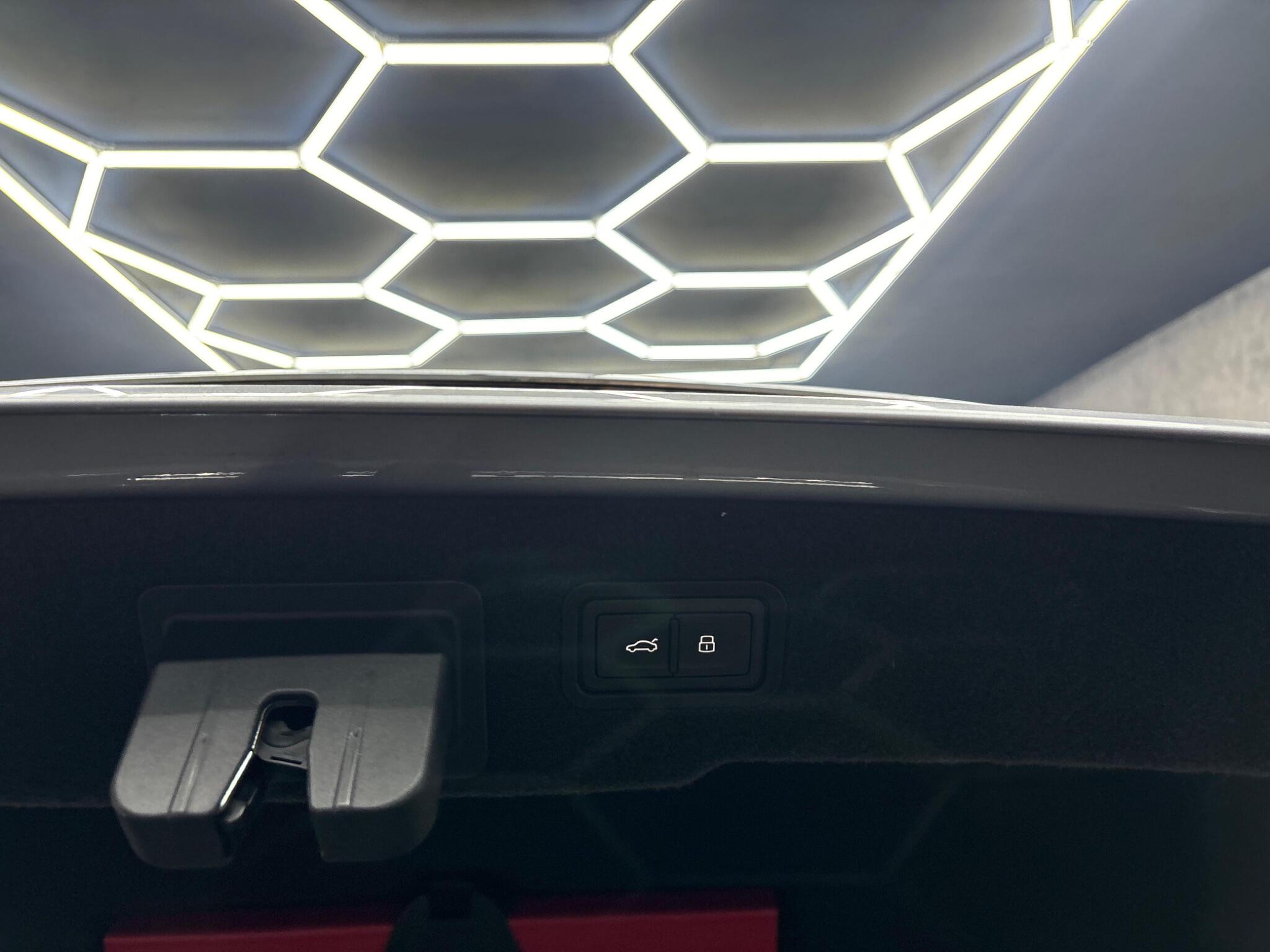 Audi A8 view 45