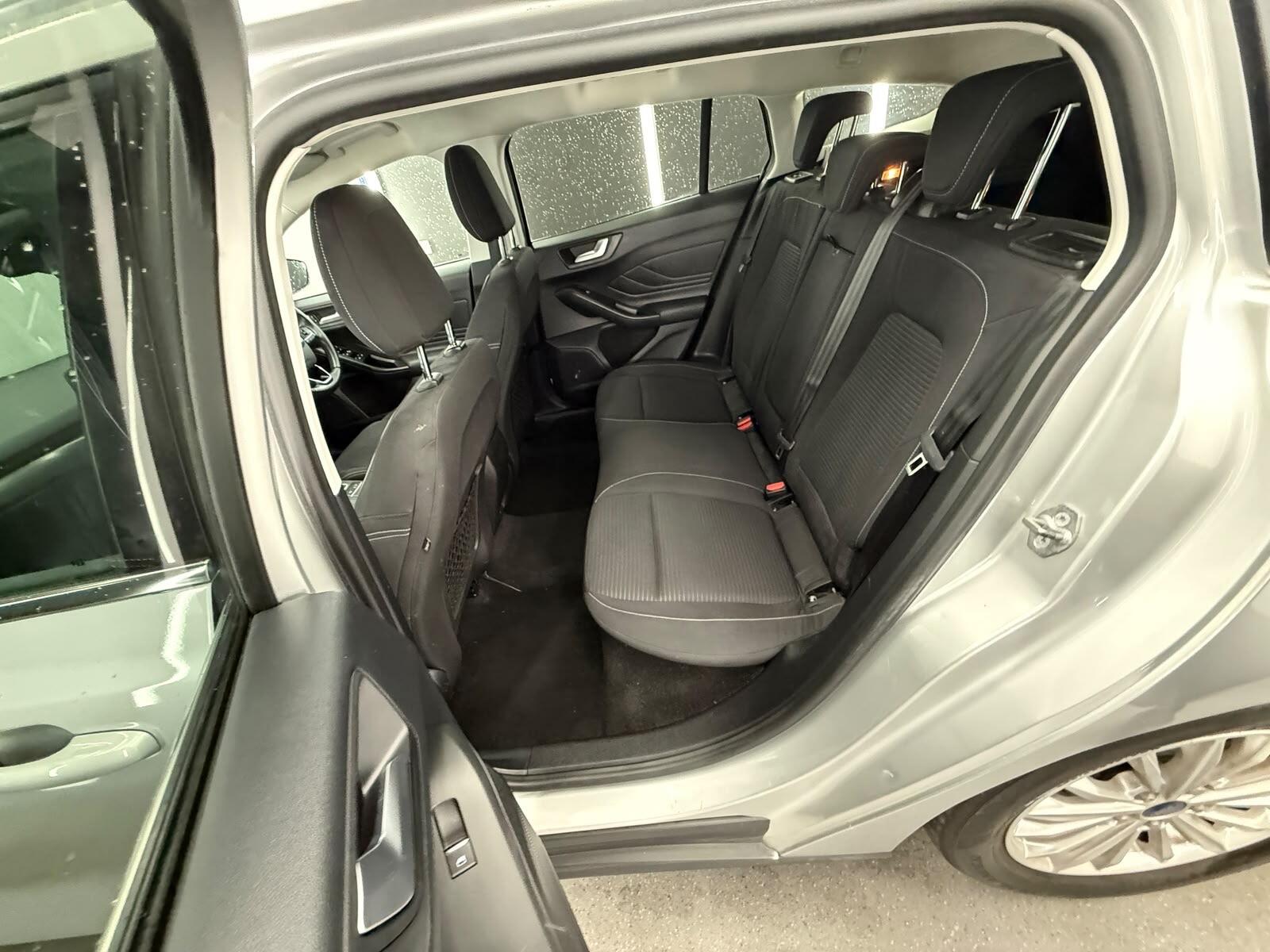 Ford Focus view 29