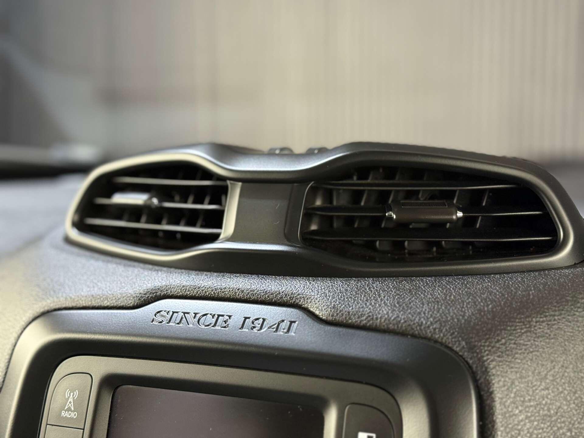 Jeep Renegade view 32