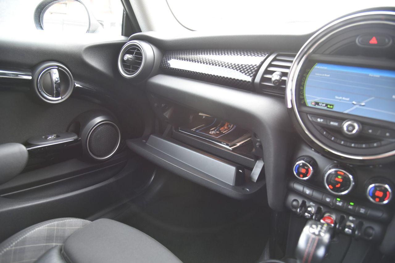 Mini Cooper view 35