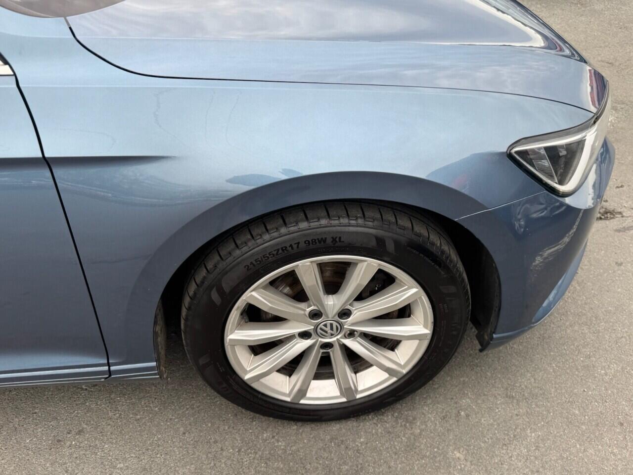 Volkswagen Passat view 32