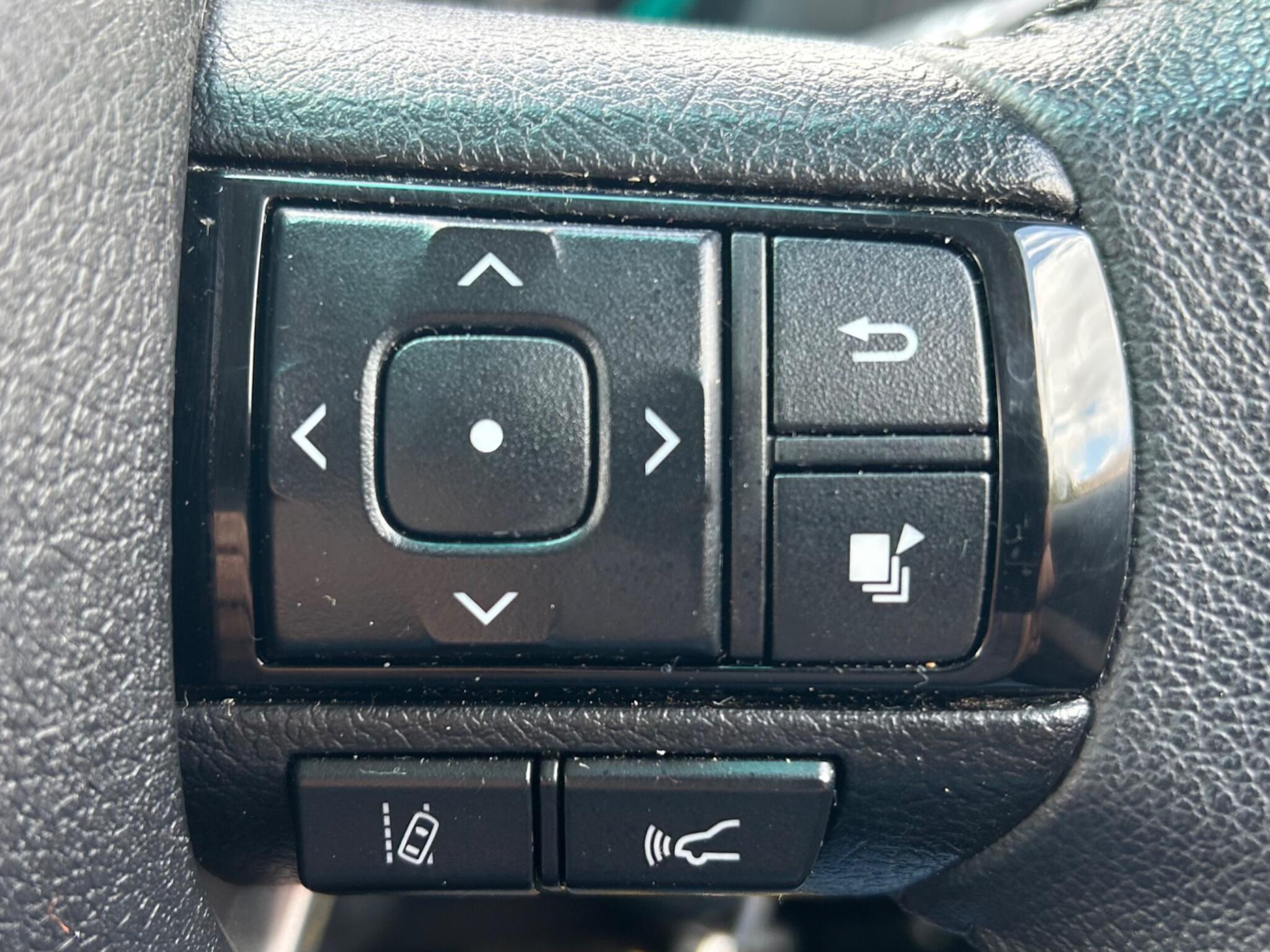 Toyota Hilux view 32
