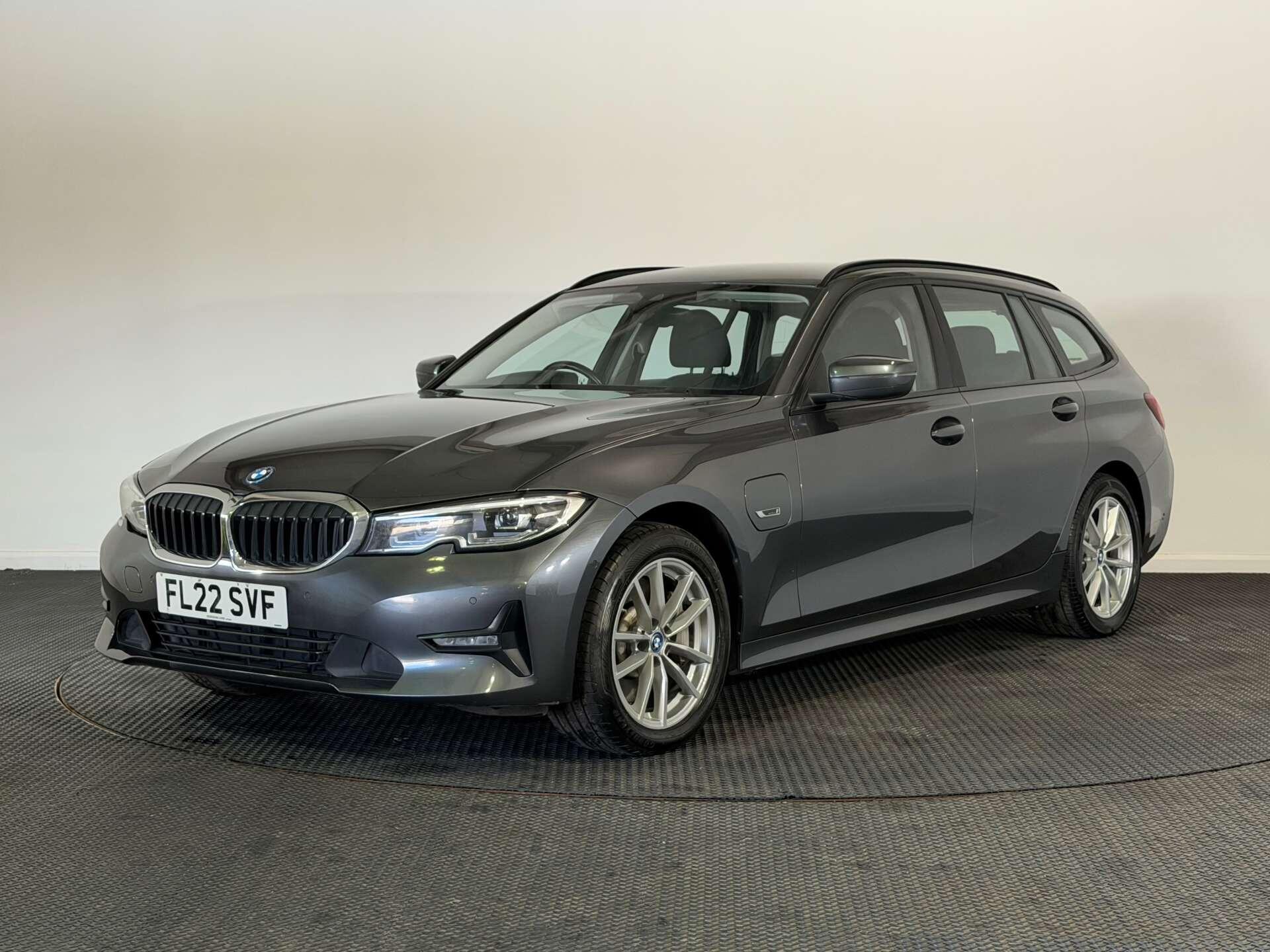 BMW 3 Series view 3