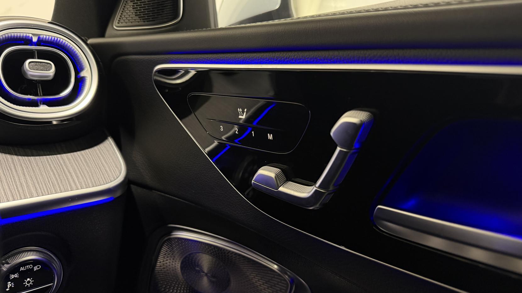 Mercedes-Benz C-Class view 28