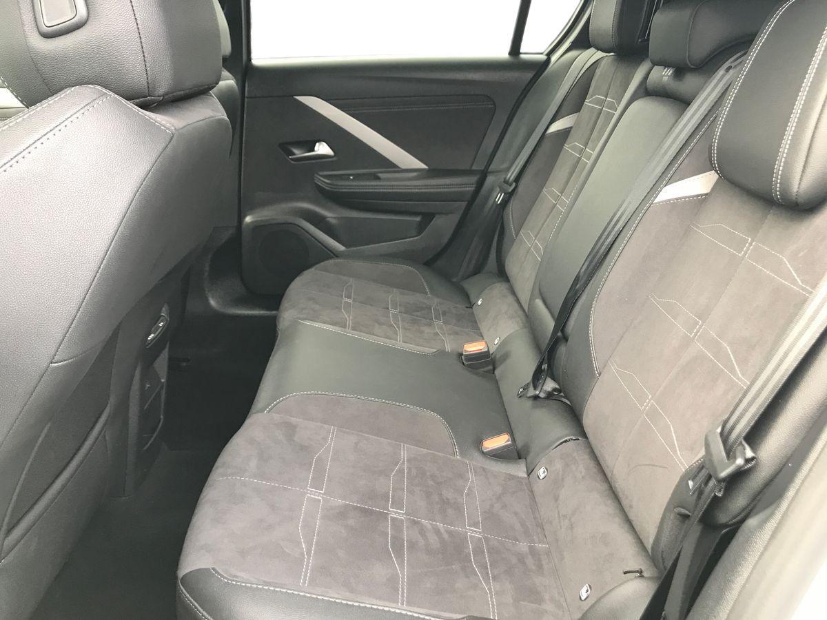 Vauxhall Astra view 7