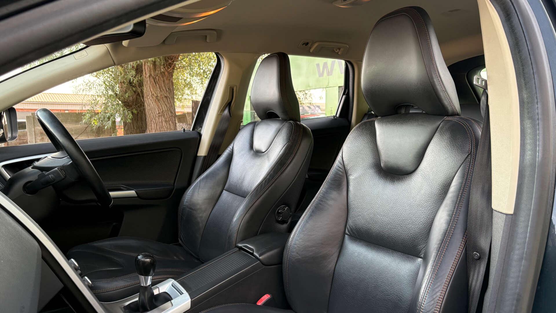 Volvo XC60 view 13