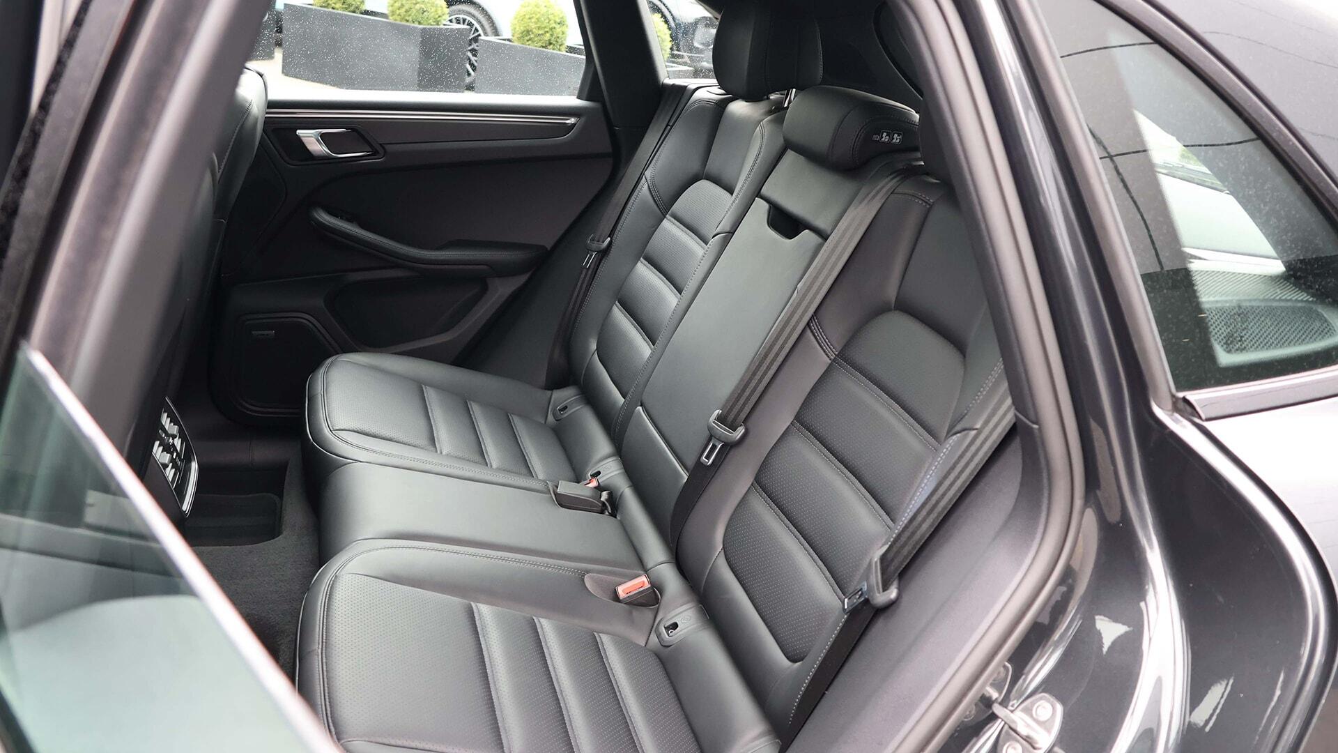 Porsche Macan view 19