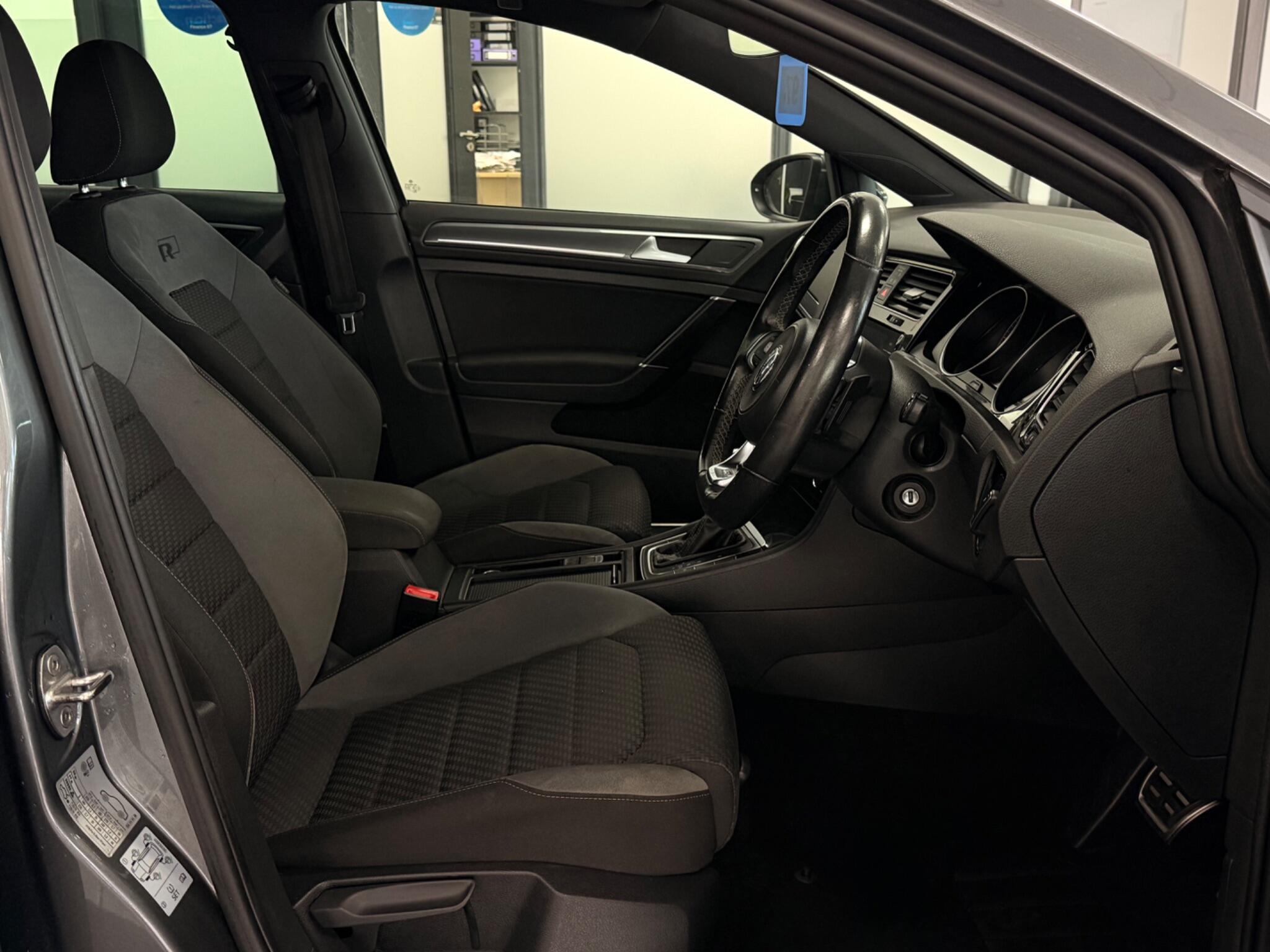 Volkswagen Golf view 34