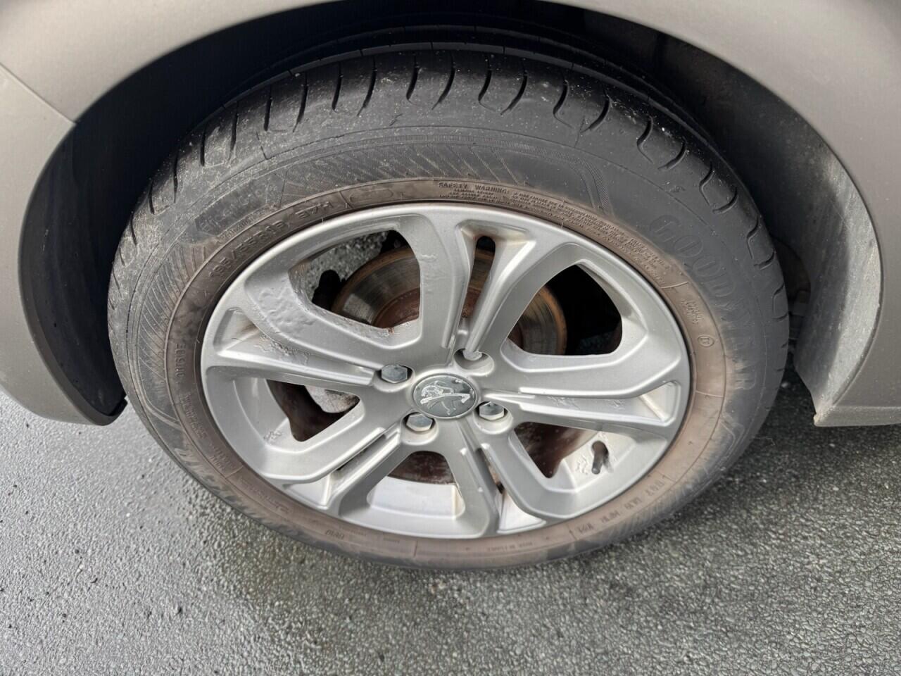 Peugeot 208 view 18