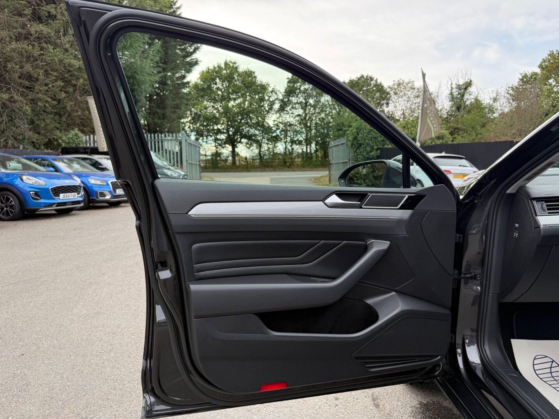 Volkswagen Passat view 34