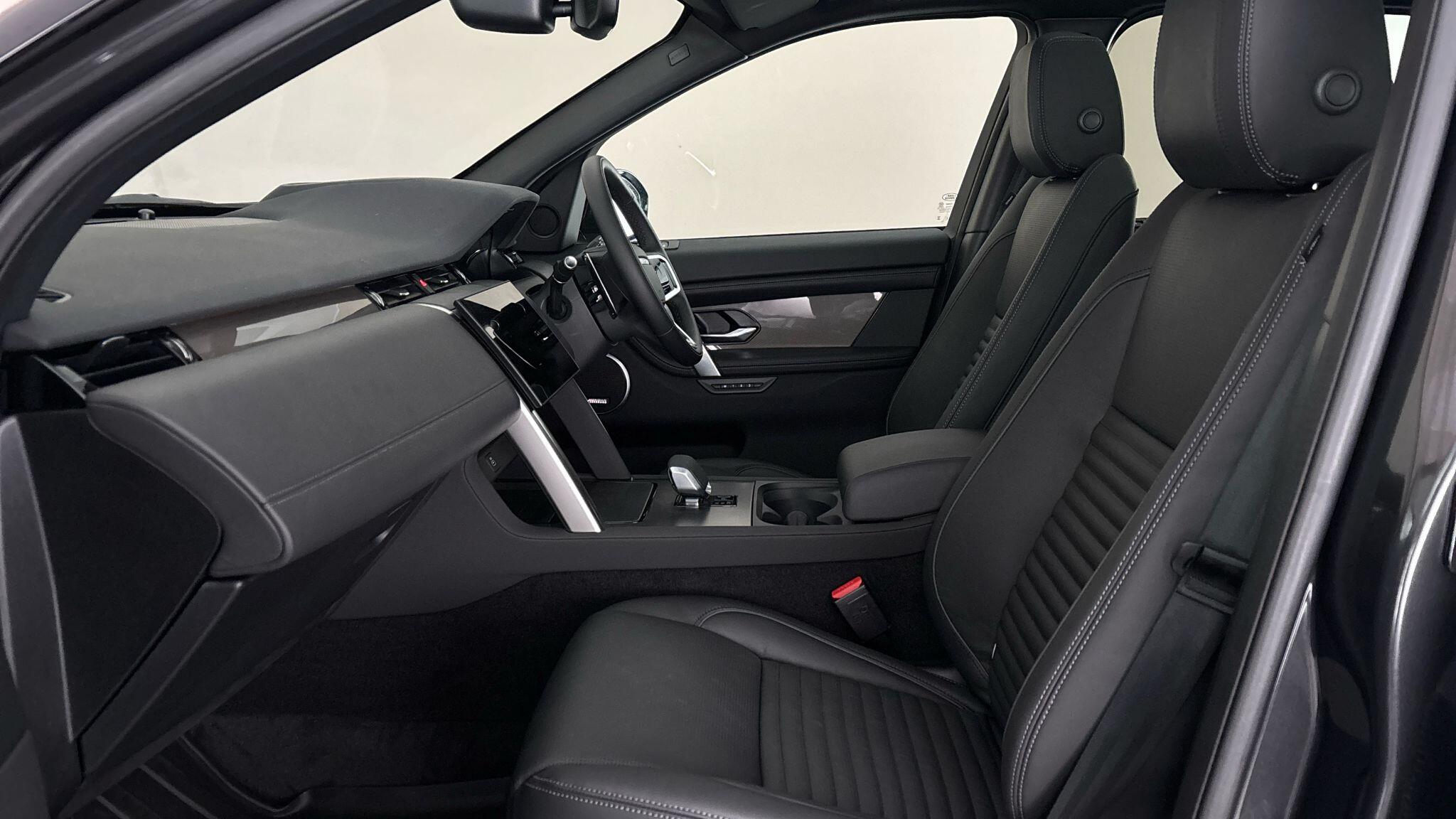 Land Rover Discovery Sport view 3