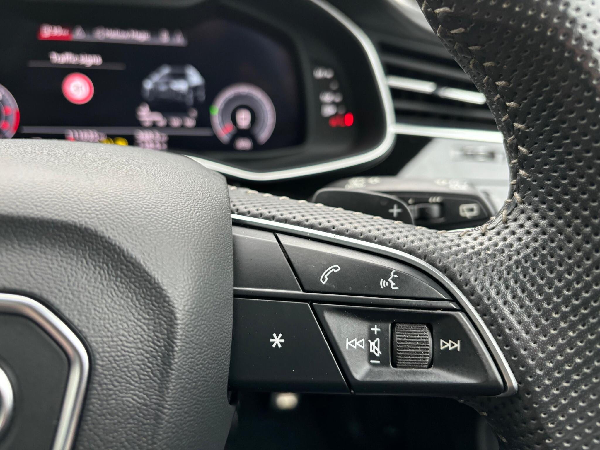 Audi Q8 view 27