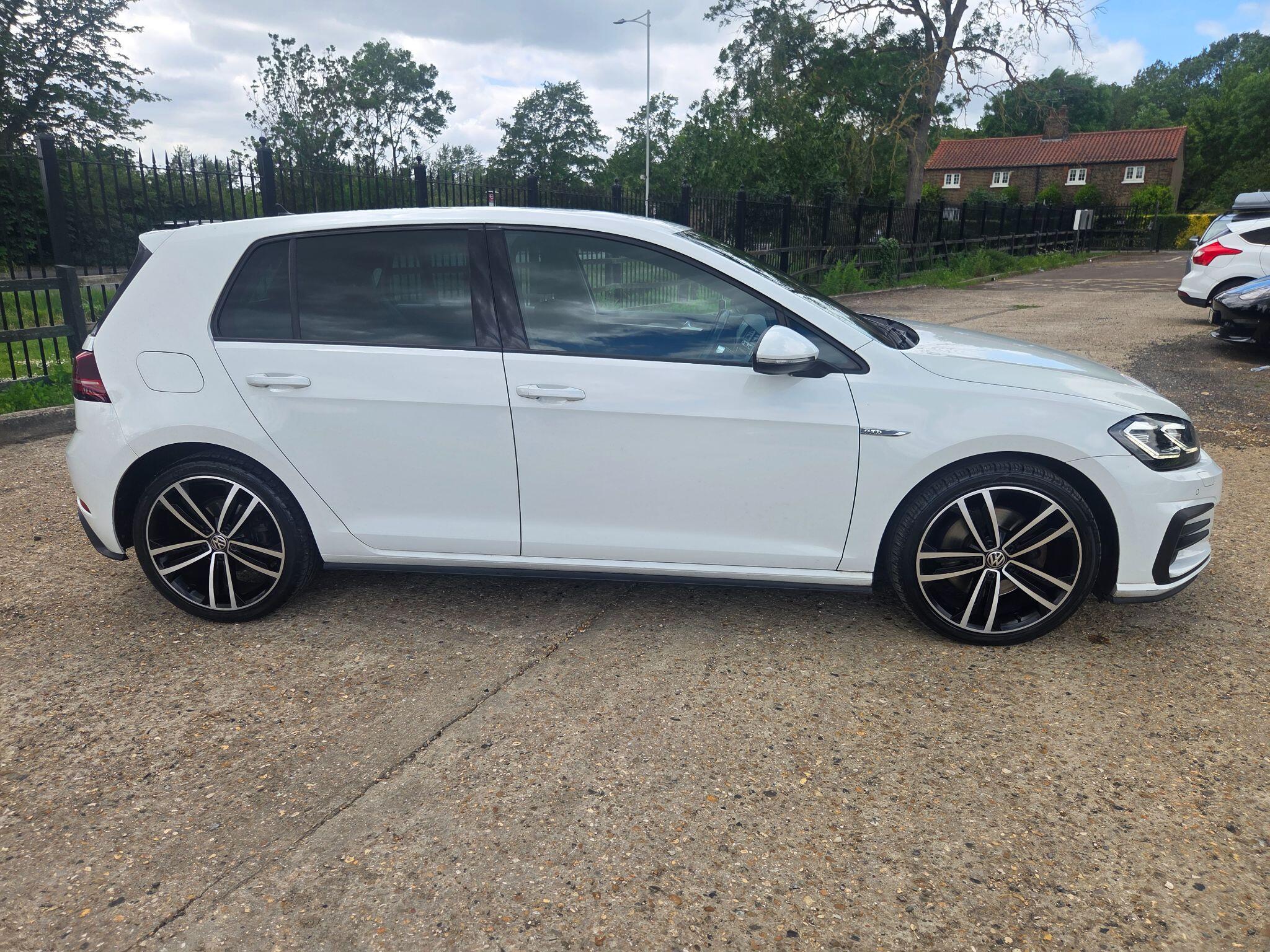 Volkswagen Golf view 9