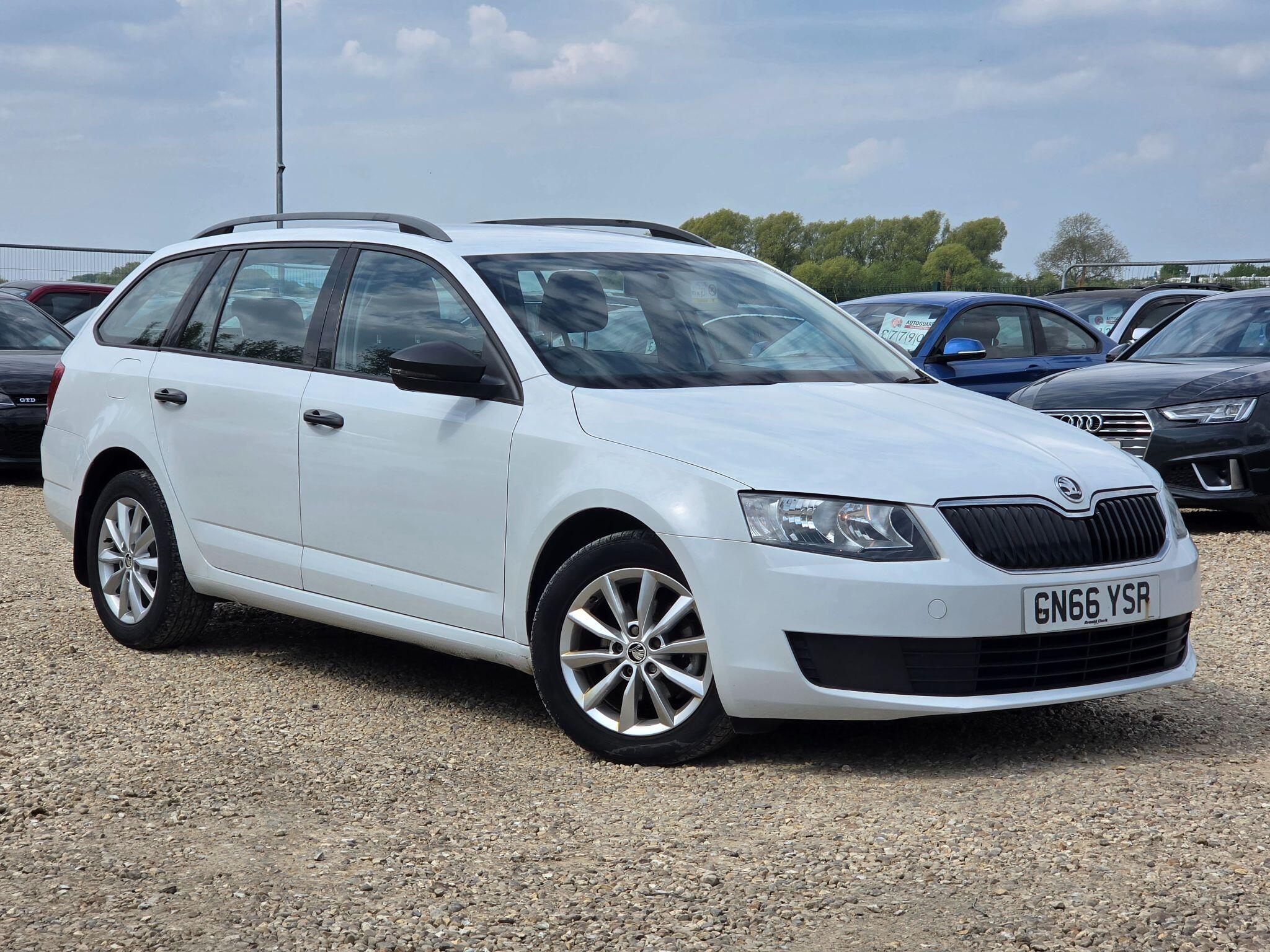Skoda Octavia main image