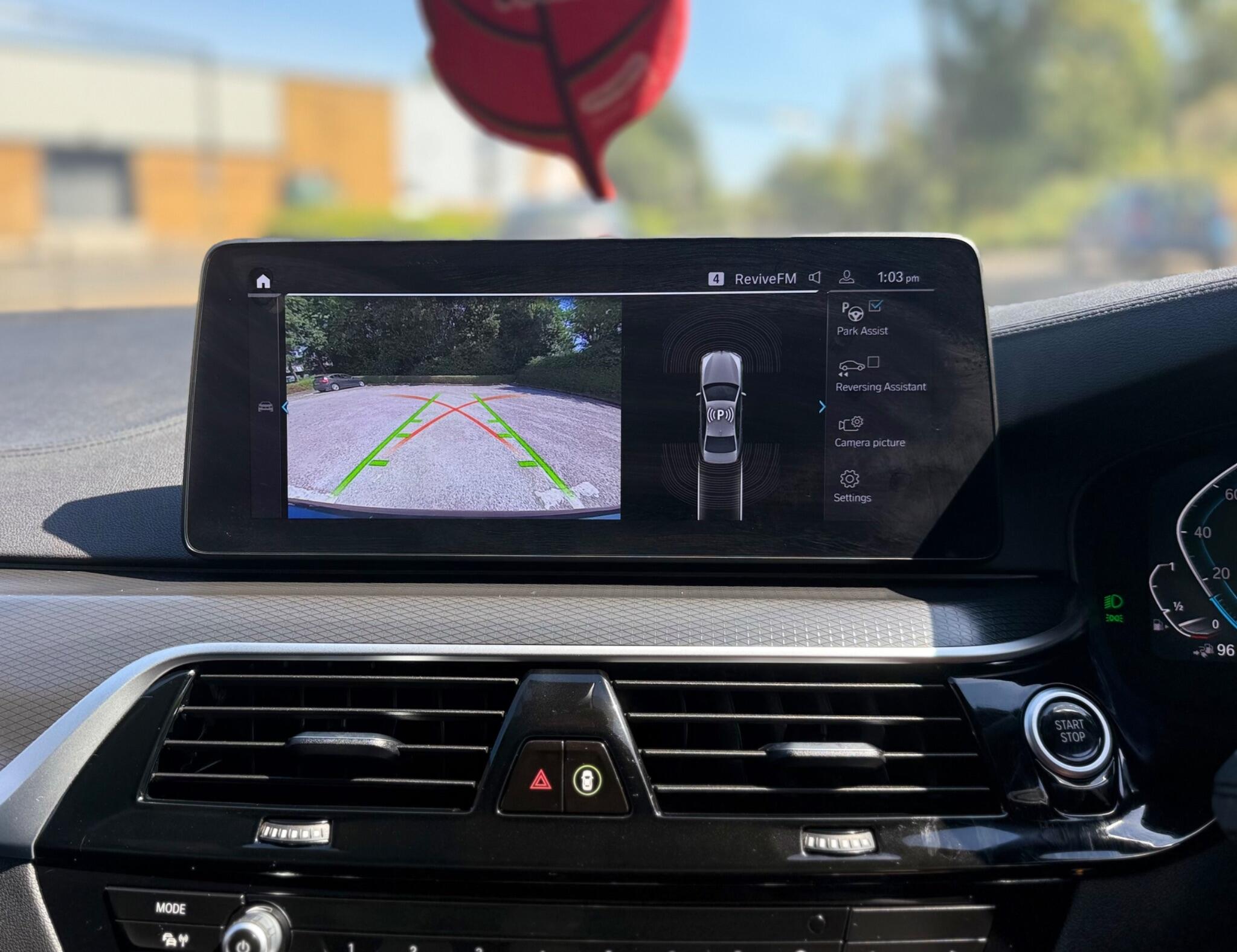 BMW 5 Series view 26