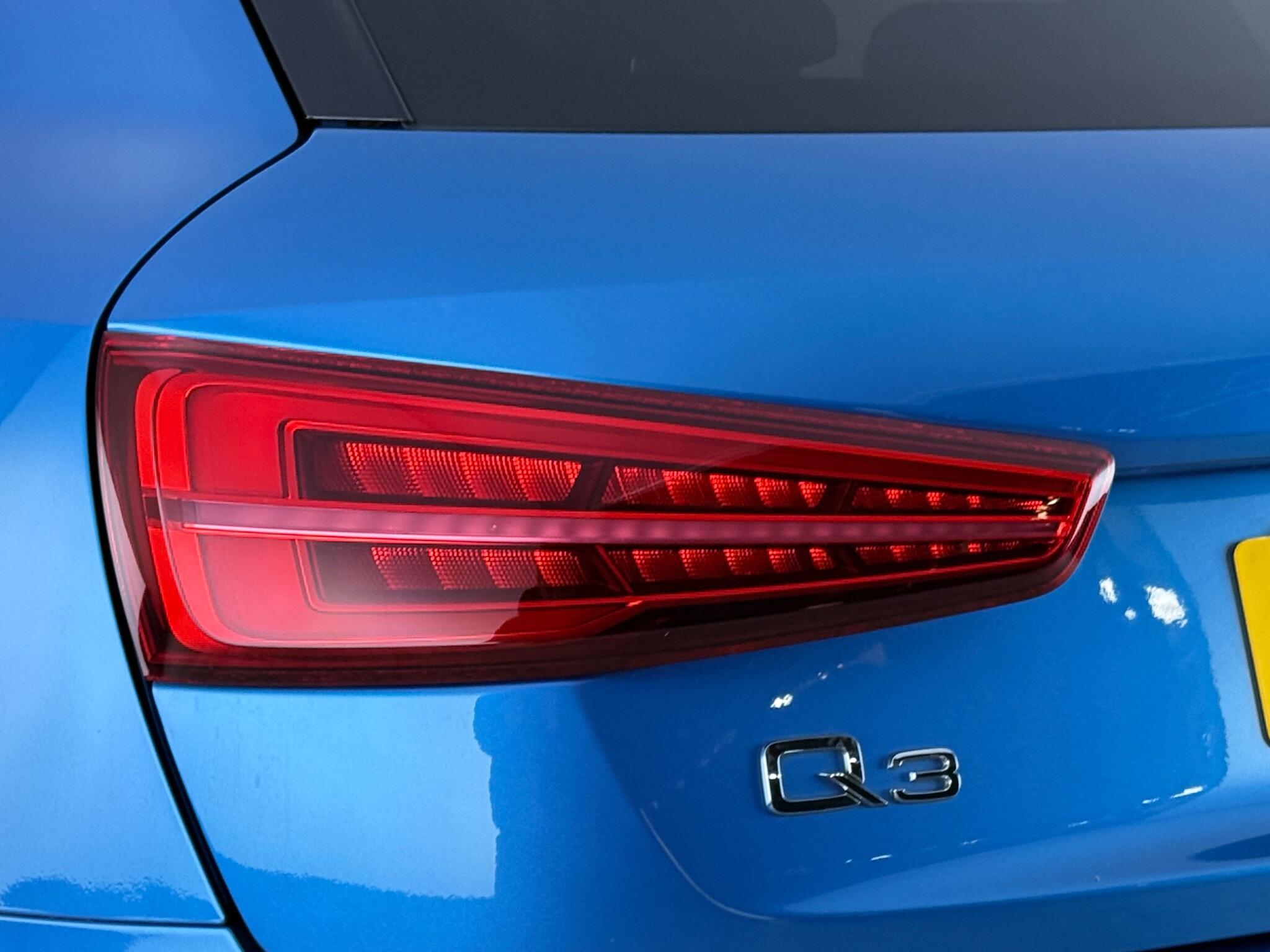 Audi Q3 view 12