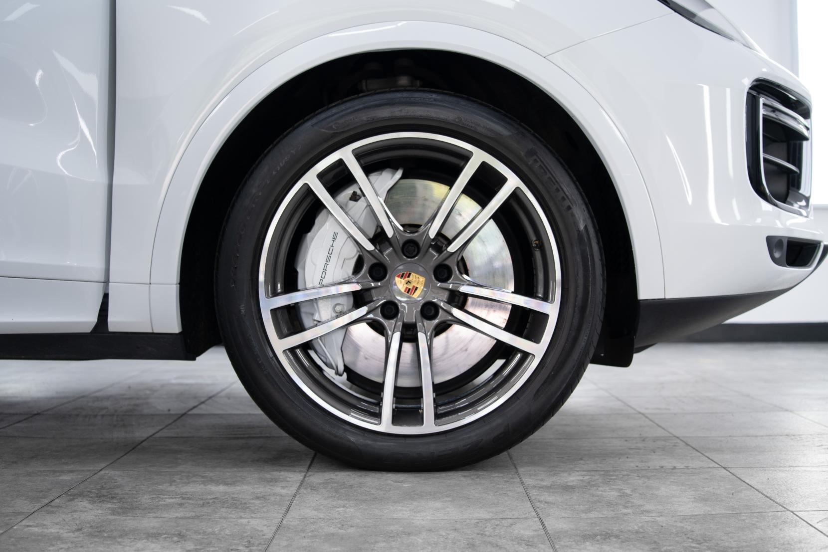 Porsche Cayenne view 7
