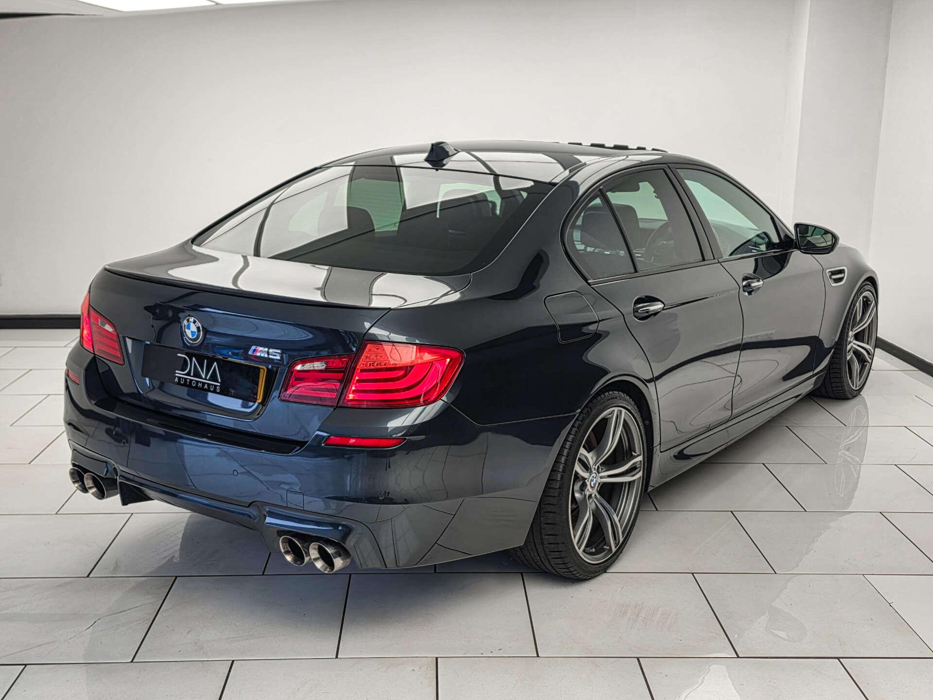 BMW M5 view 14