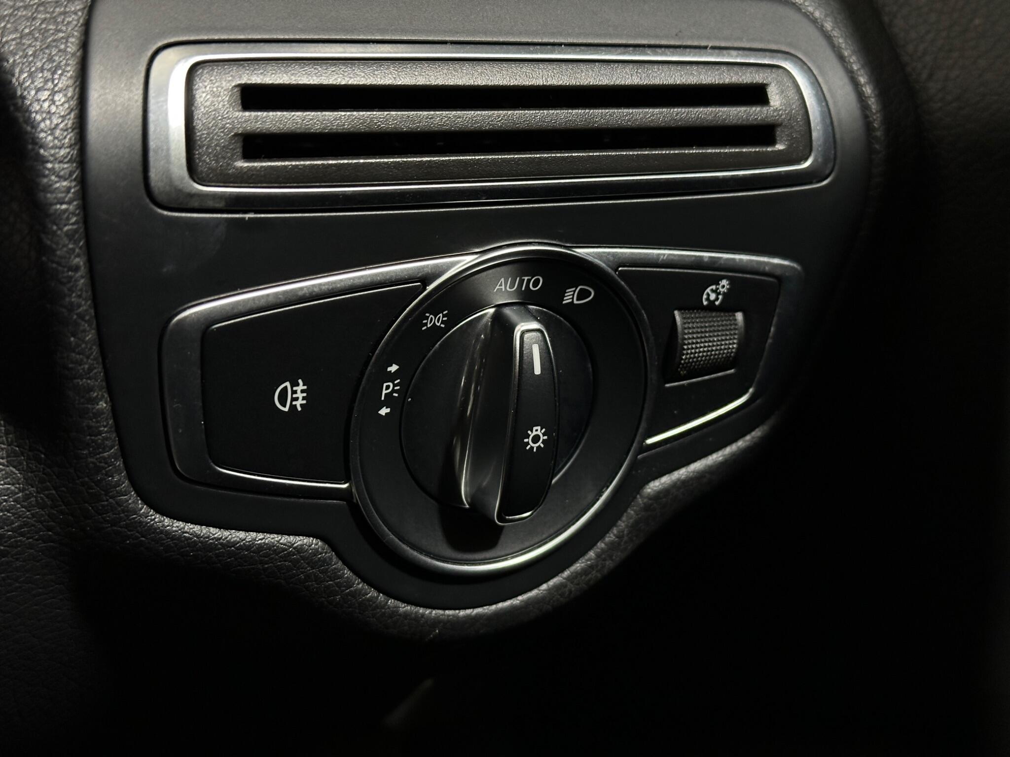 Mercedes-Benz C-Class view 17