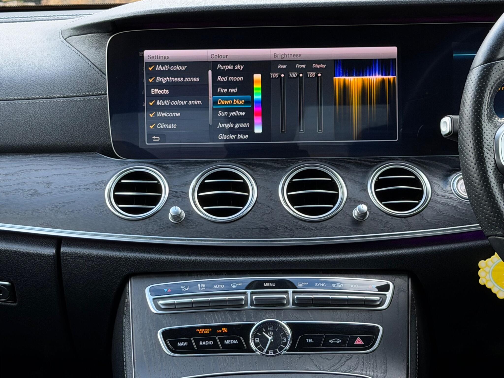 Mercedes-Benz E-Class view 25